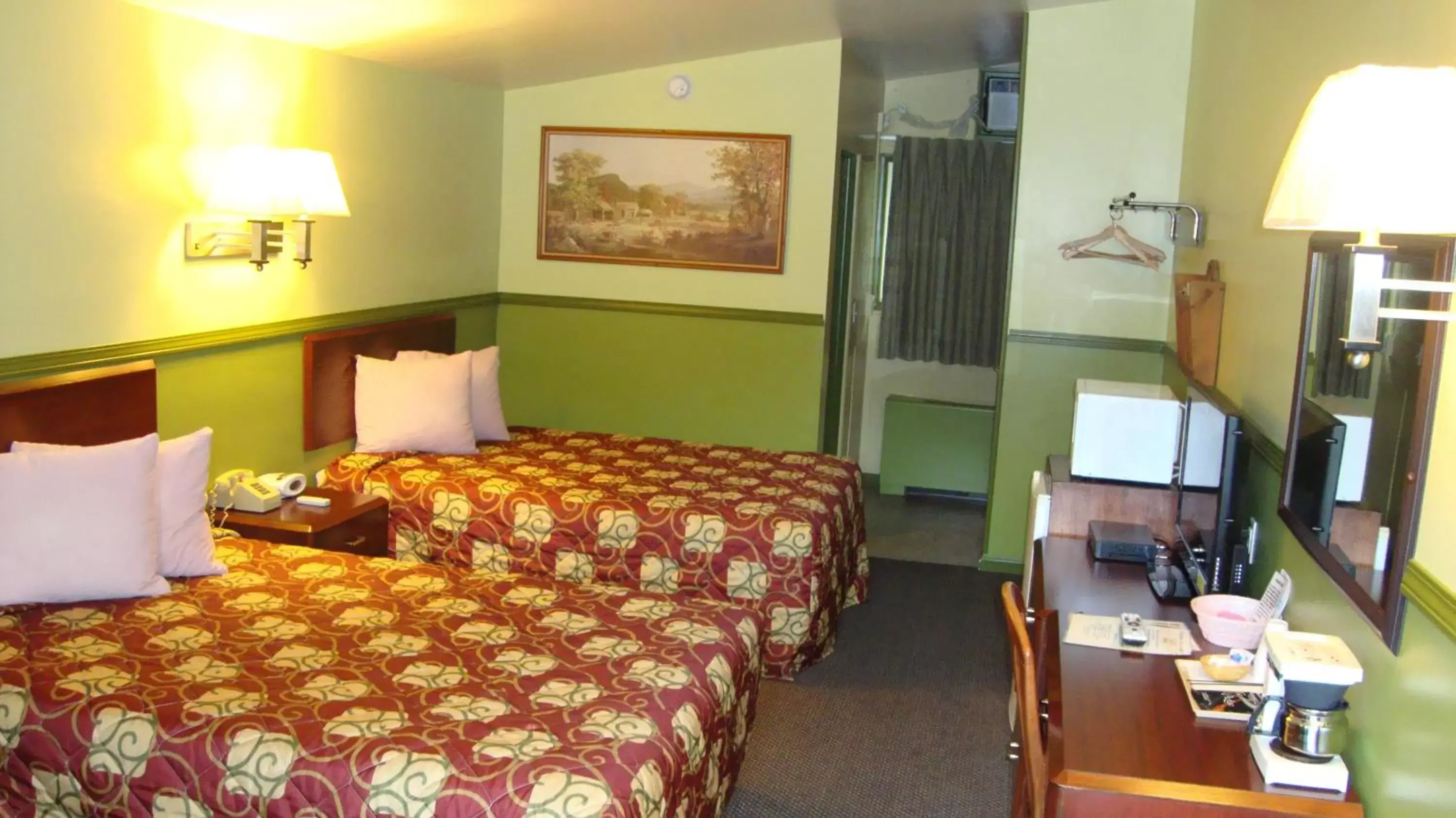 Double Room with Two Double Beds in Pinconning Trail Inn Motel