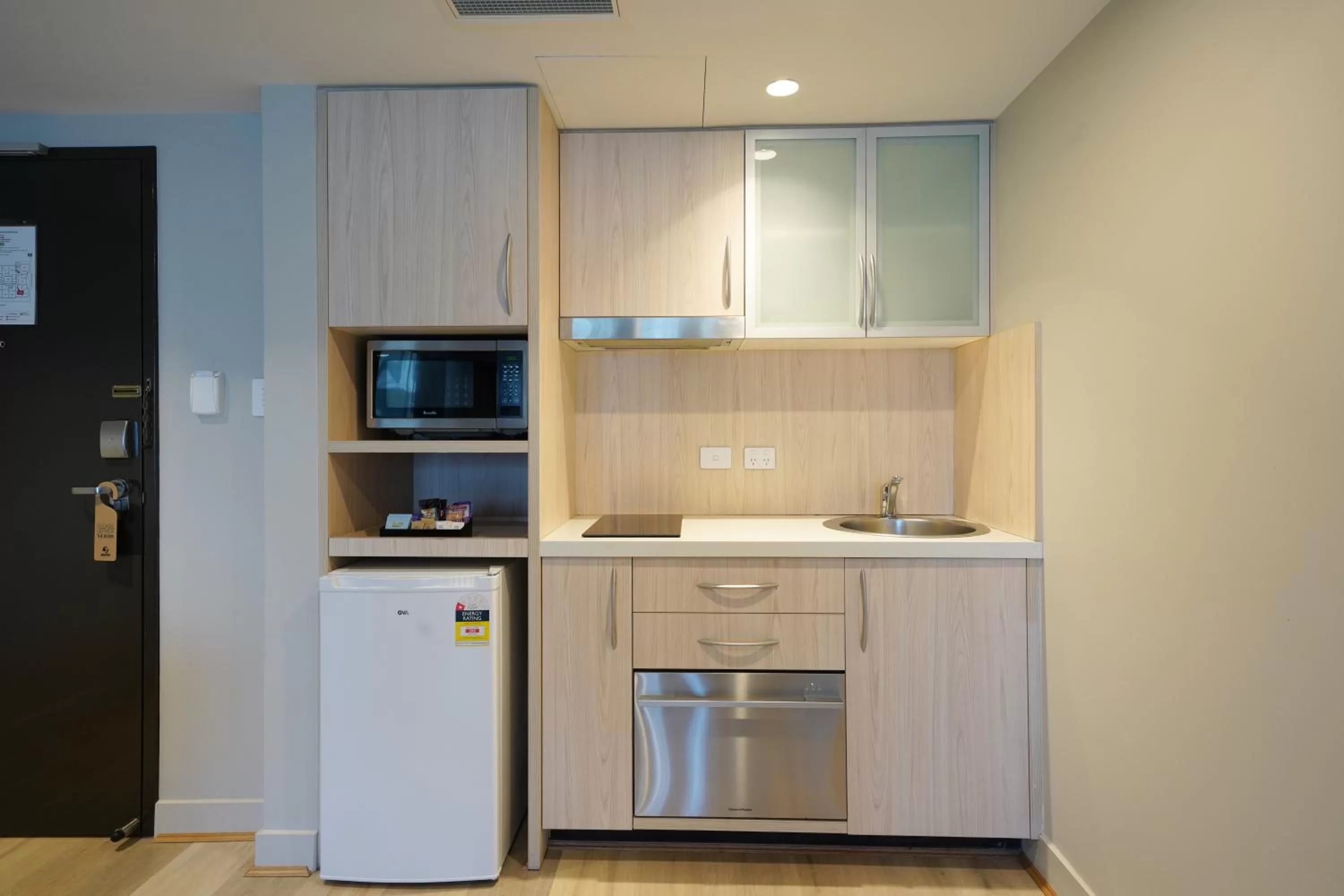 Kitchen or kitchenette in Jephson Hotel & Apartments