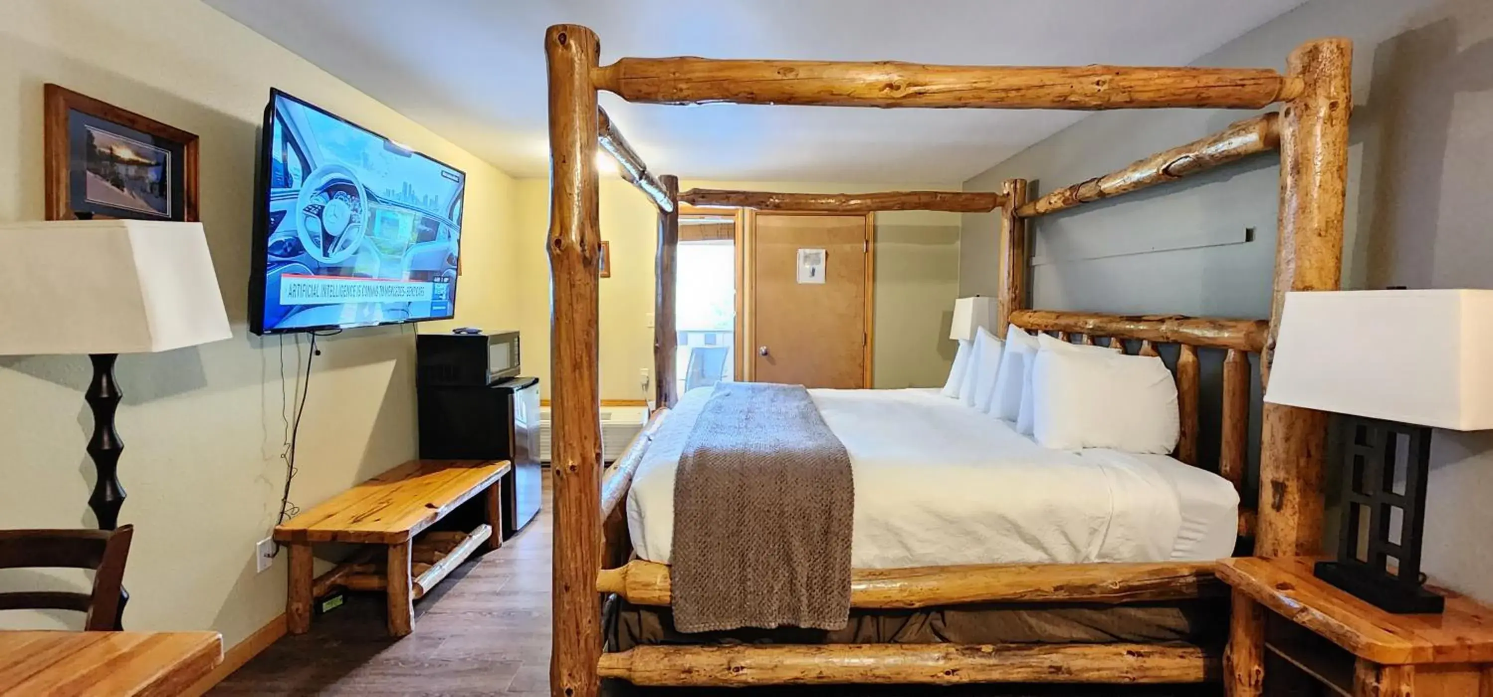 Bedroom, Bed in Nisqually Lodge