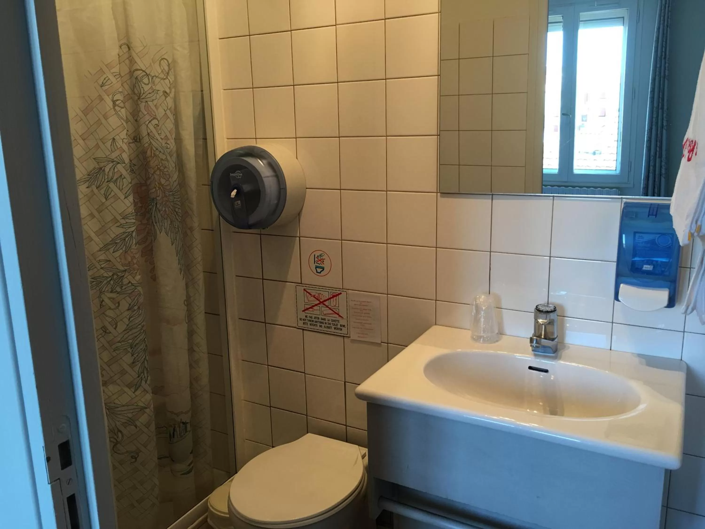 Bathroom in Le Relais de Gascogne