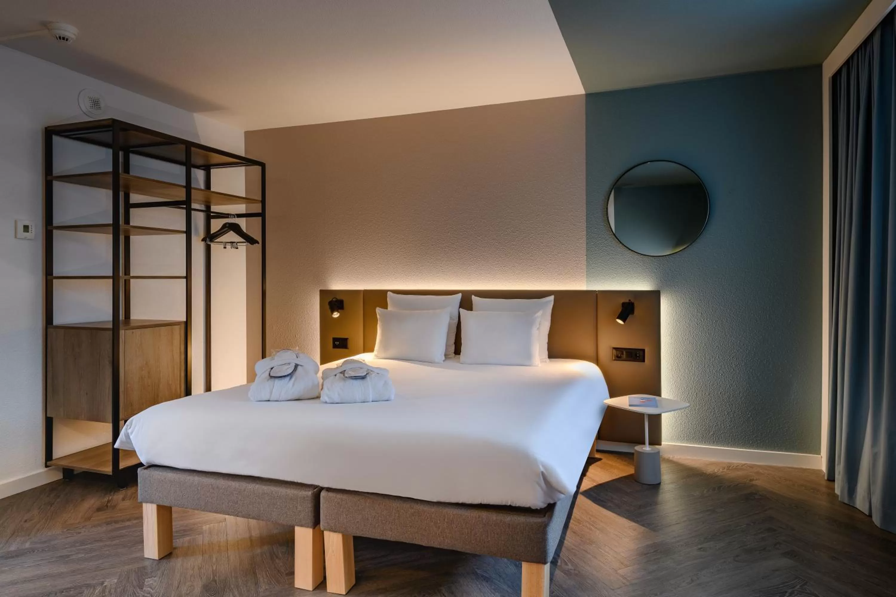Bed in Novotel Zurich City West