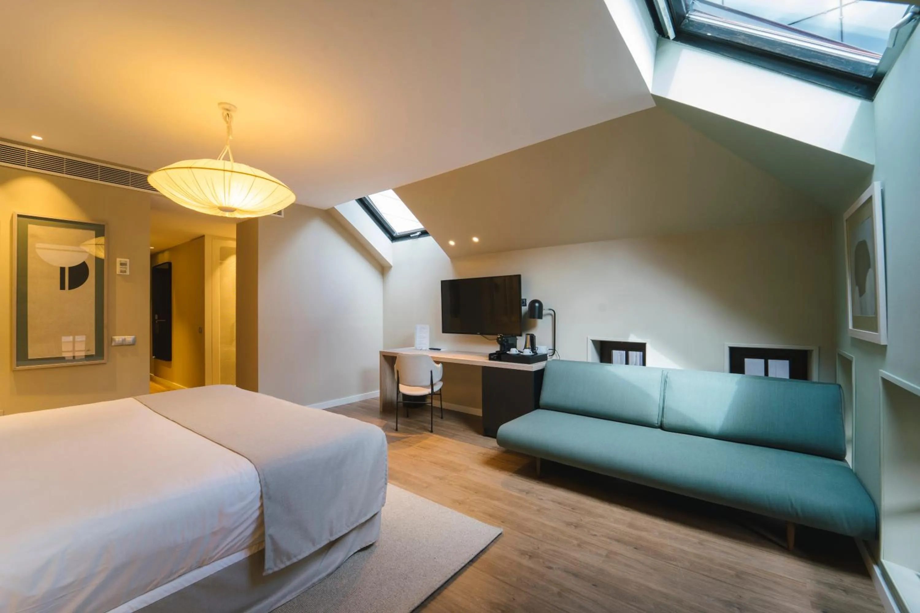 Photo of the whole room, Bed in Barceló Oviedo Cervantes