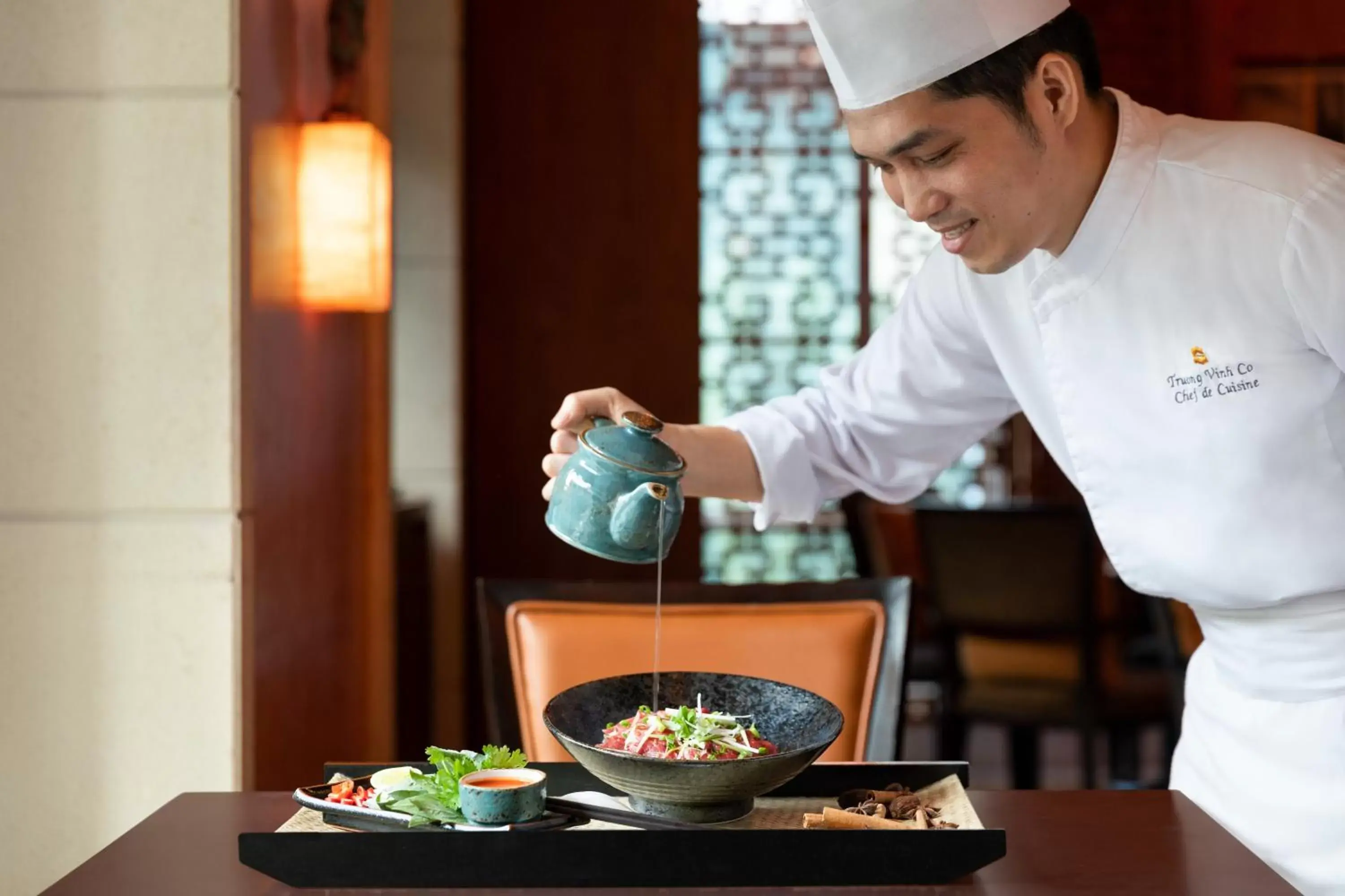Restaurant/places to eat, Staff in Shangri-La Dubai