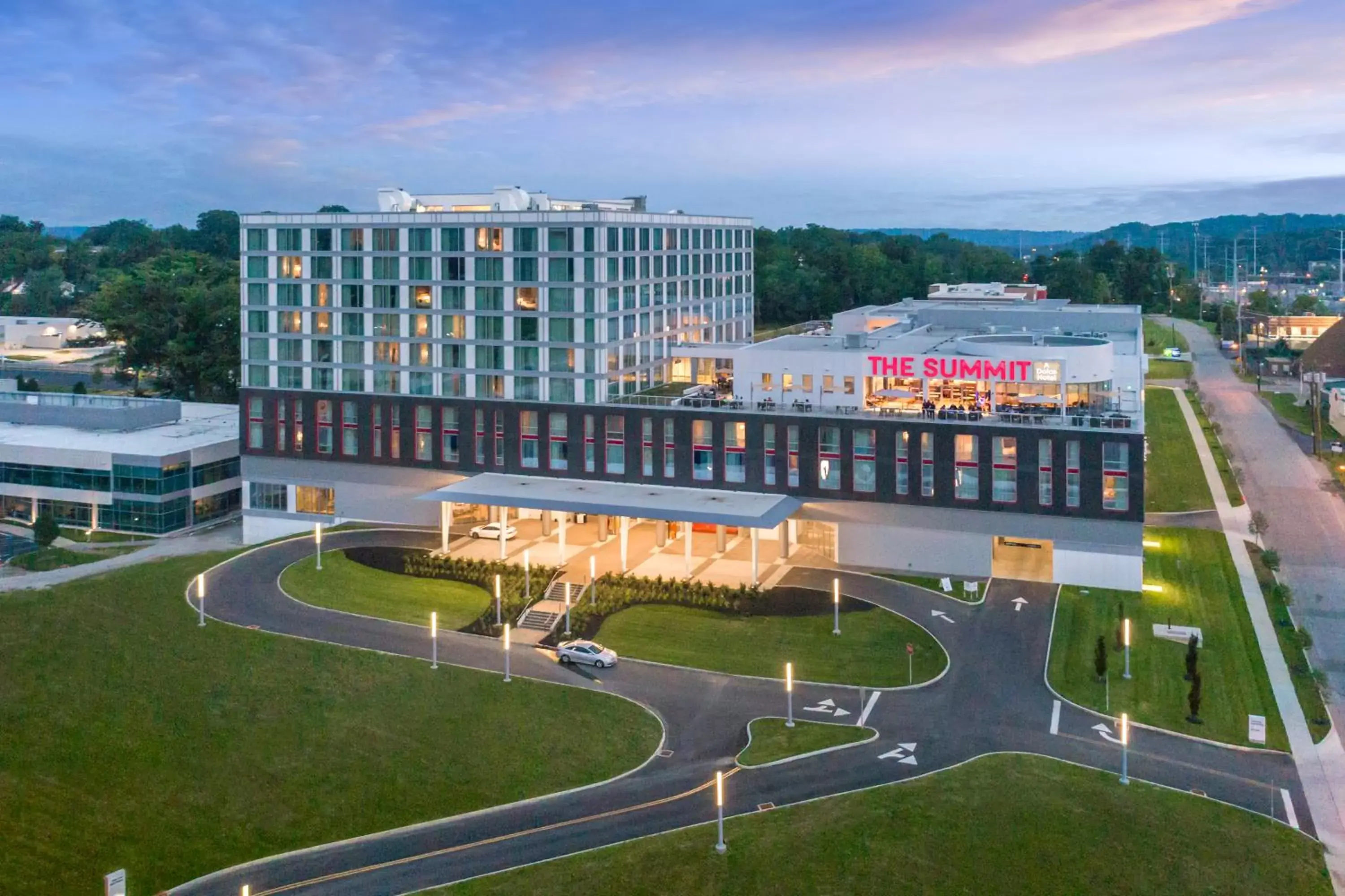 Bird's eye view, Bird's-eye View in The Summit Hotel