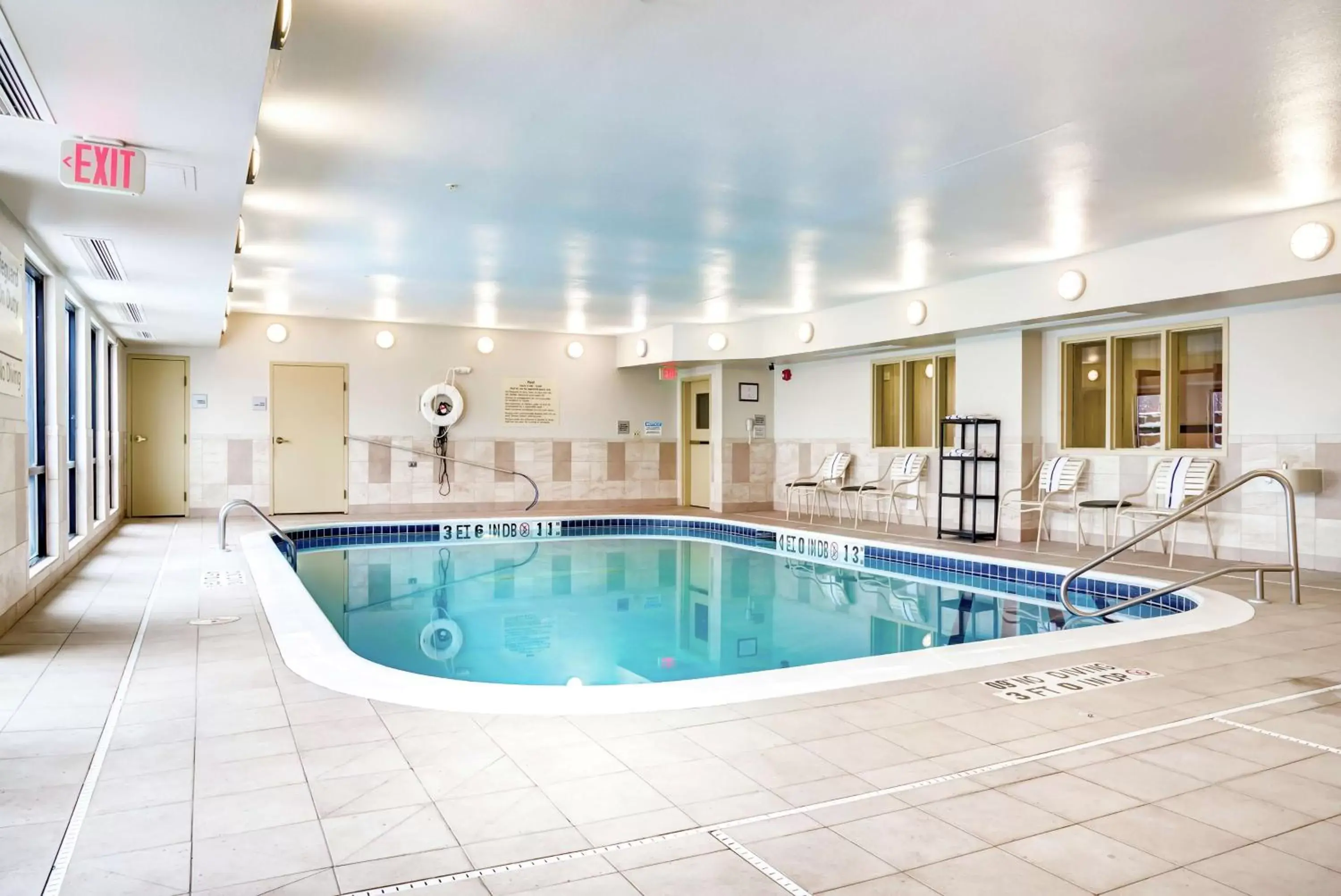 Swimming Pool in Hampton Inn St. Joseph