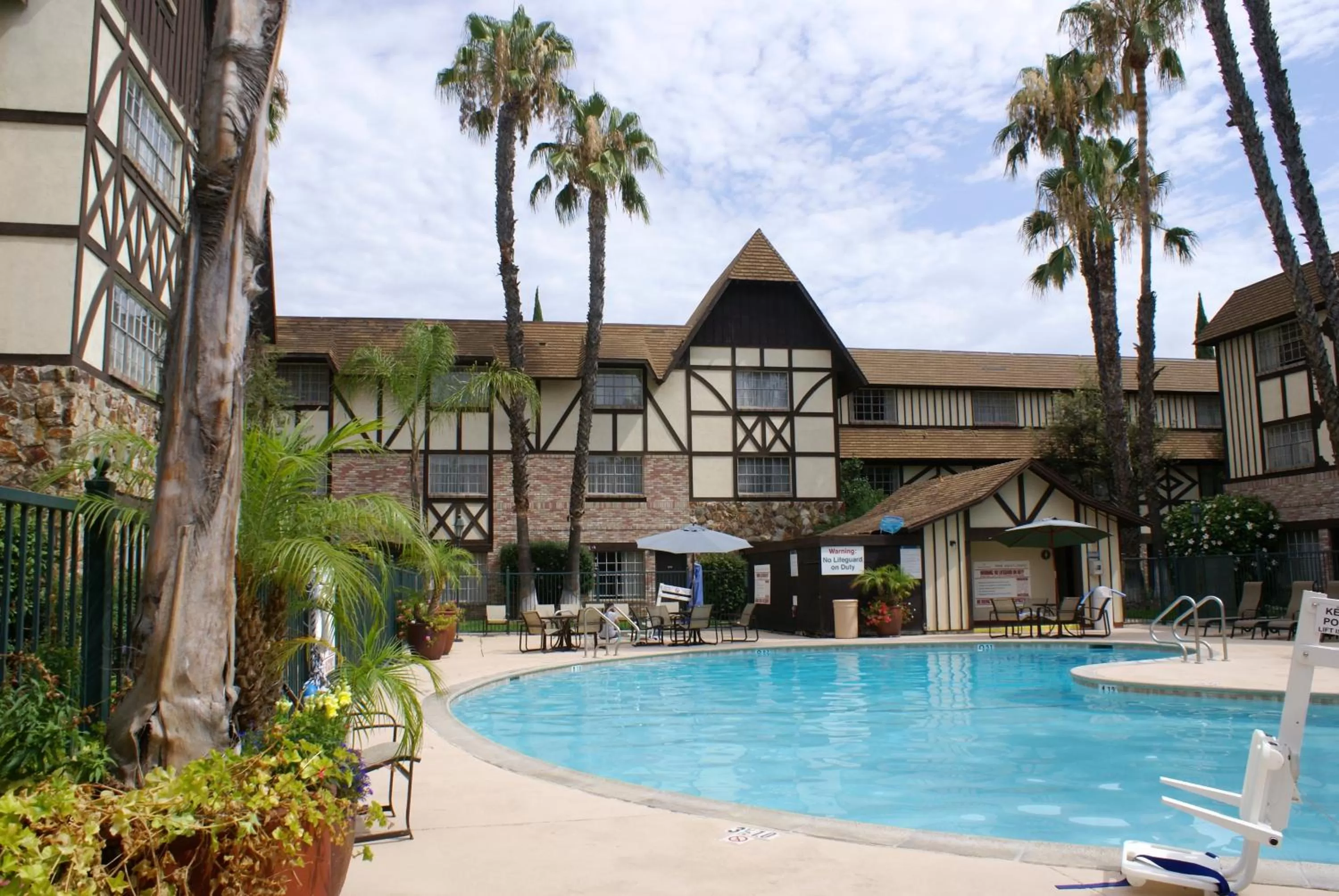 Property building in Anaheim Majestic Garden Hotel