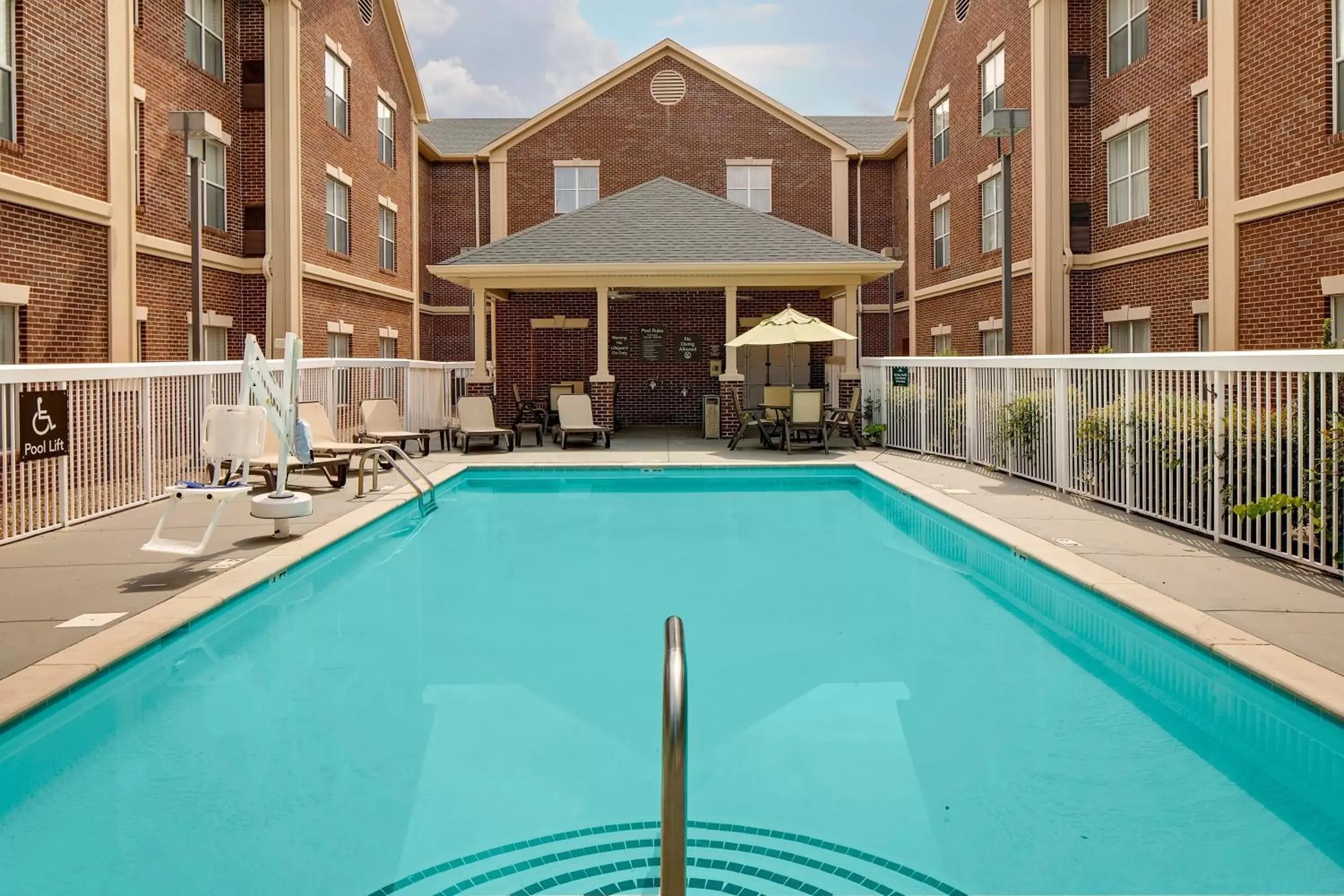 Pool view in Homewood Suites Nashville/Brentwood Pool view in Homewood Suites Nashville/Brentwood
