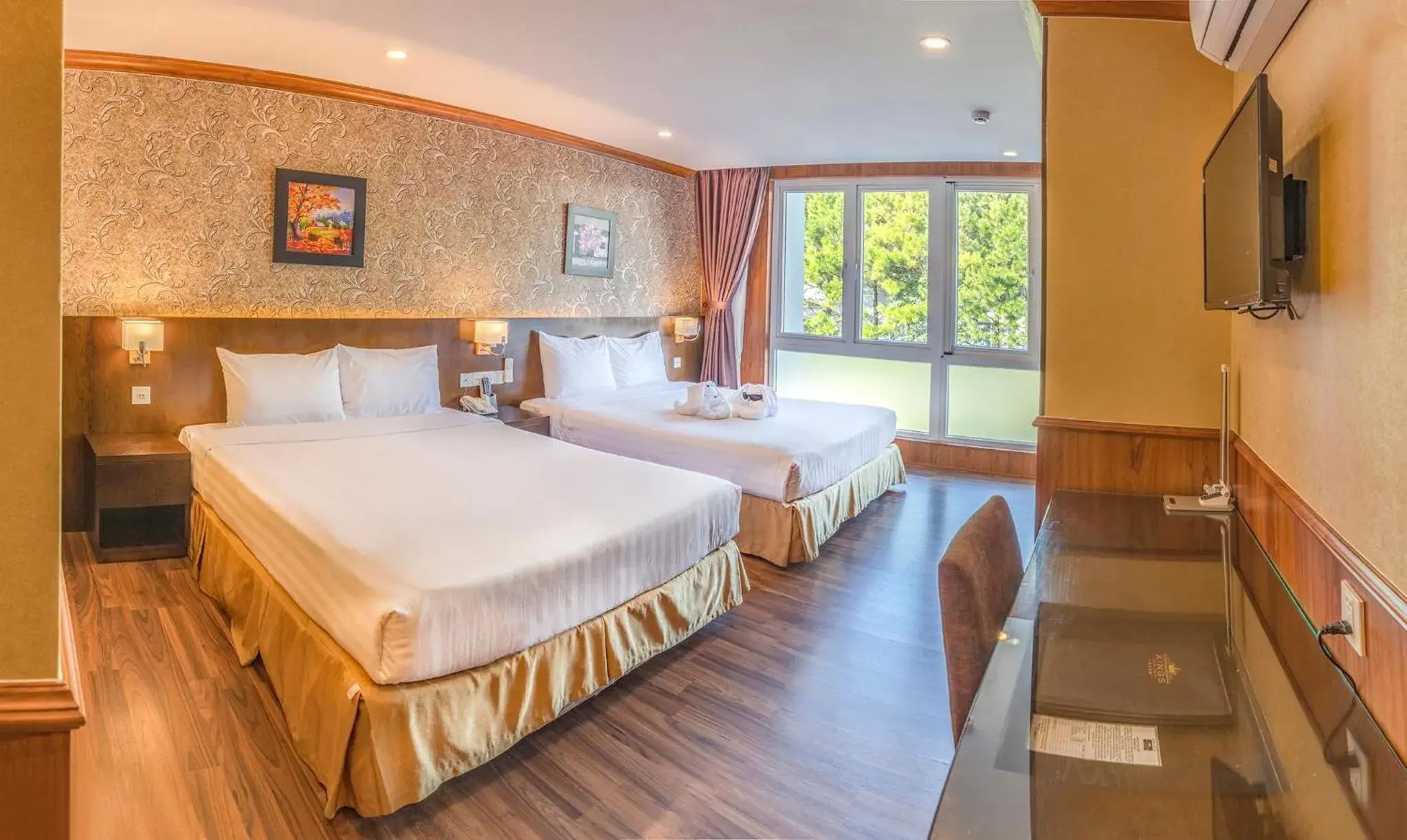 Bed in Kings Hotel Dalat