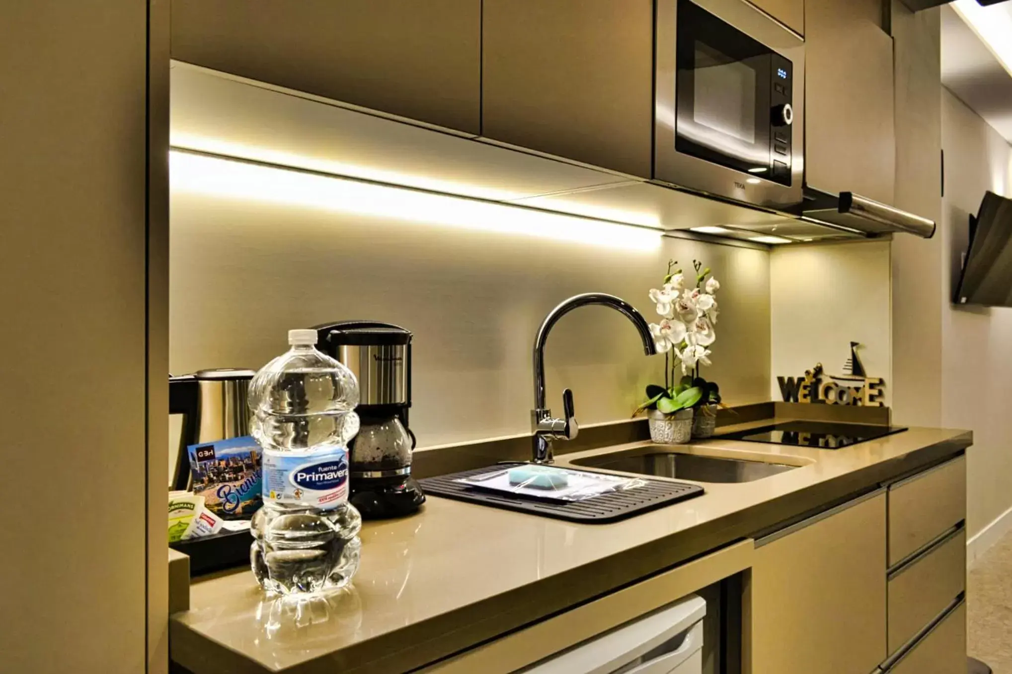 Coffee/tea facilities, Kitchen/Kitchenette in GBH Hotel-Apartamentos Posidonia