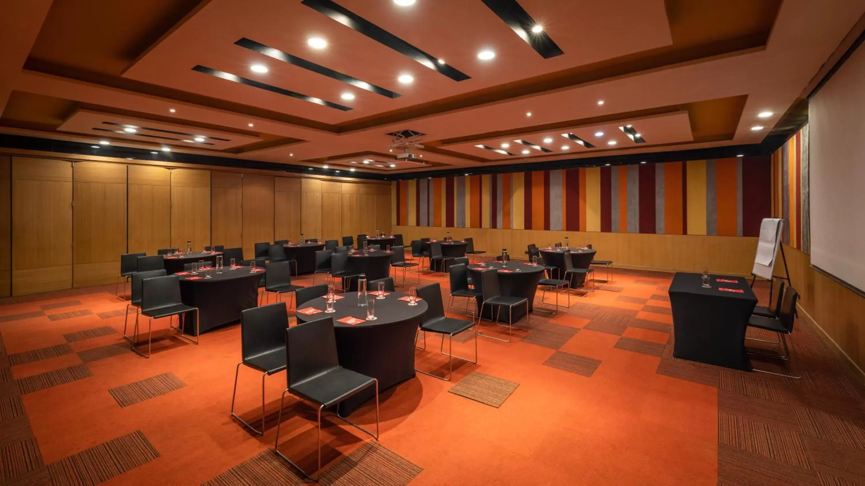 Meeting/conference room, Restaurant/Places to Eat in ibis New Delhi Aerocity - An AccorHotels Brand