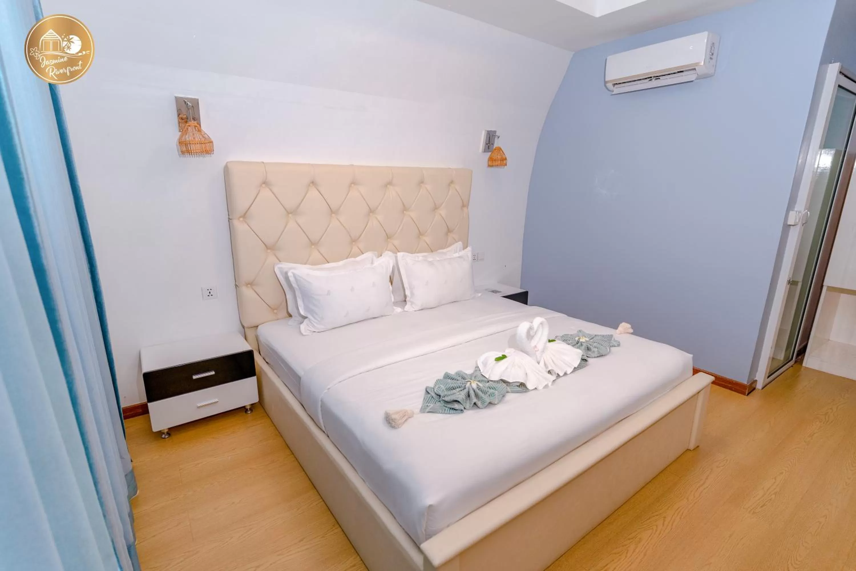 Bedroom, Bed in Jasmine River Front