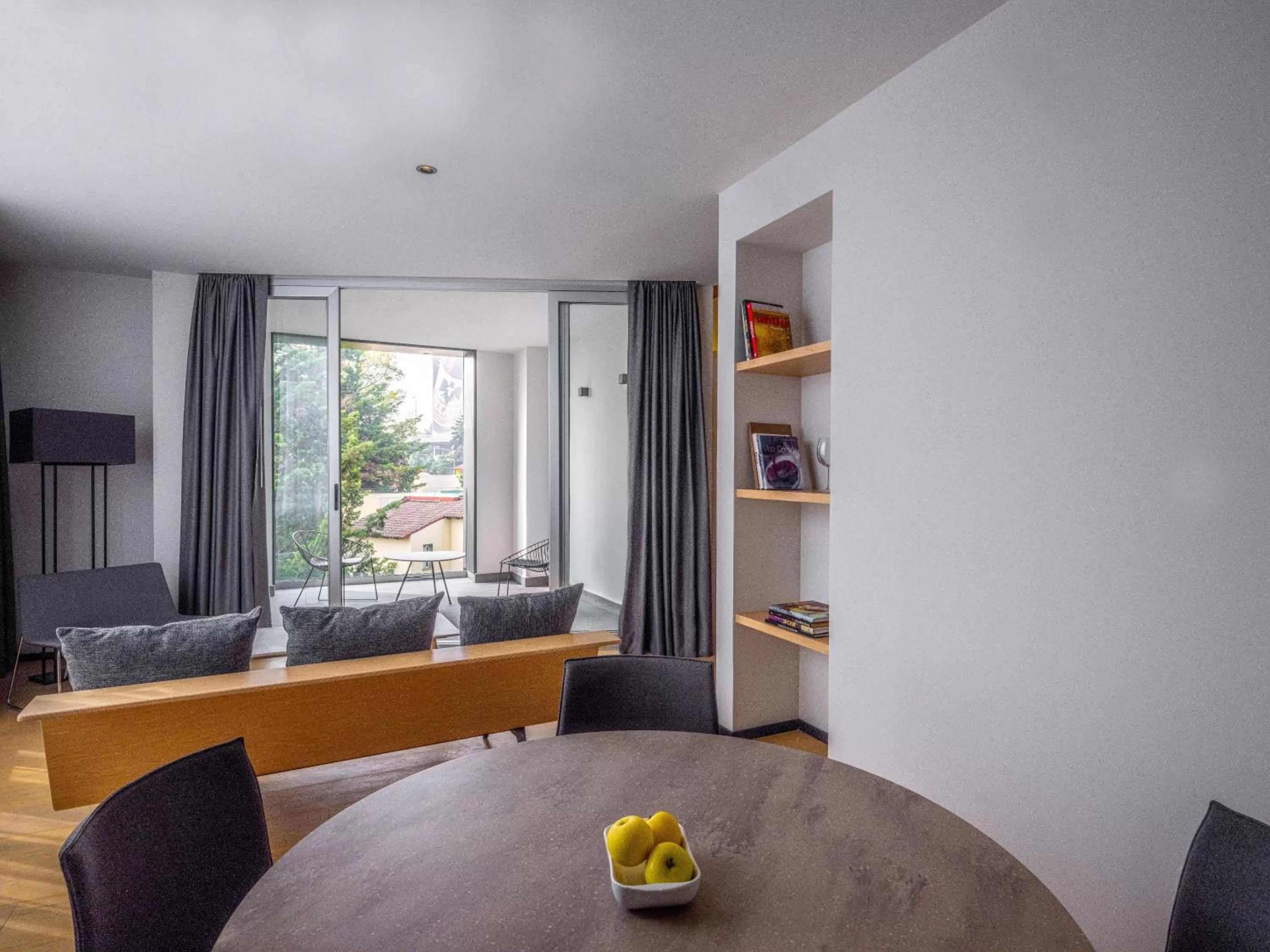 Dining area in Galeria Plaza San Jeronimo