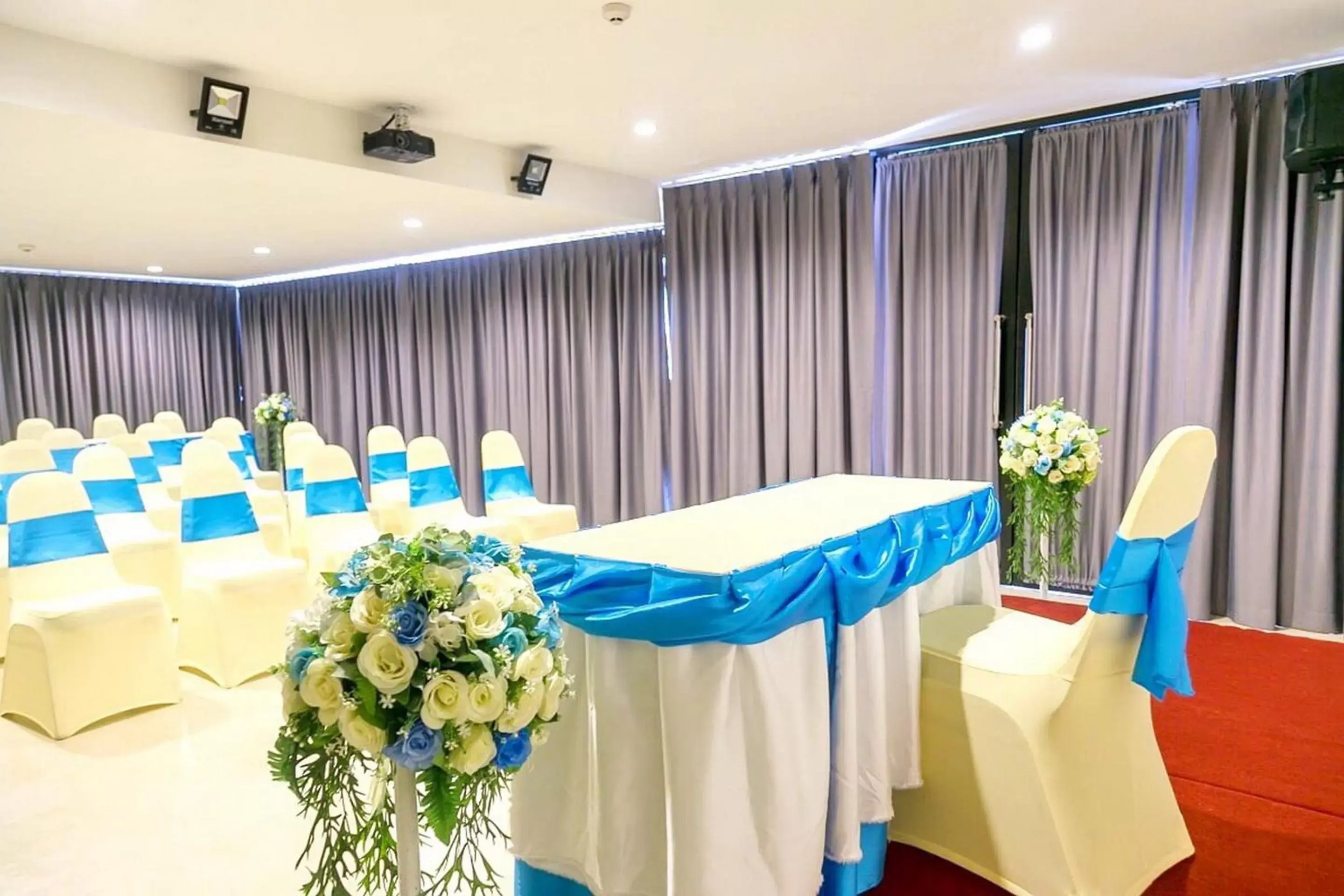 Communal lounge/ TV room, Banquet Facilities in Phu Dahla Residences