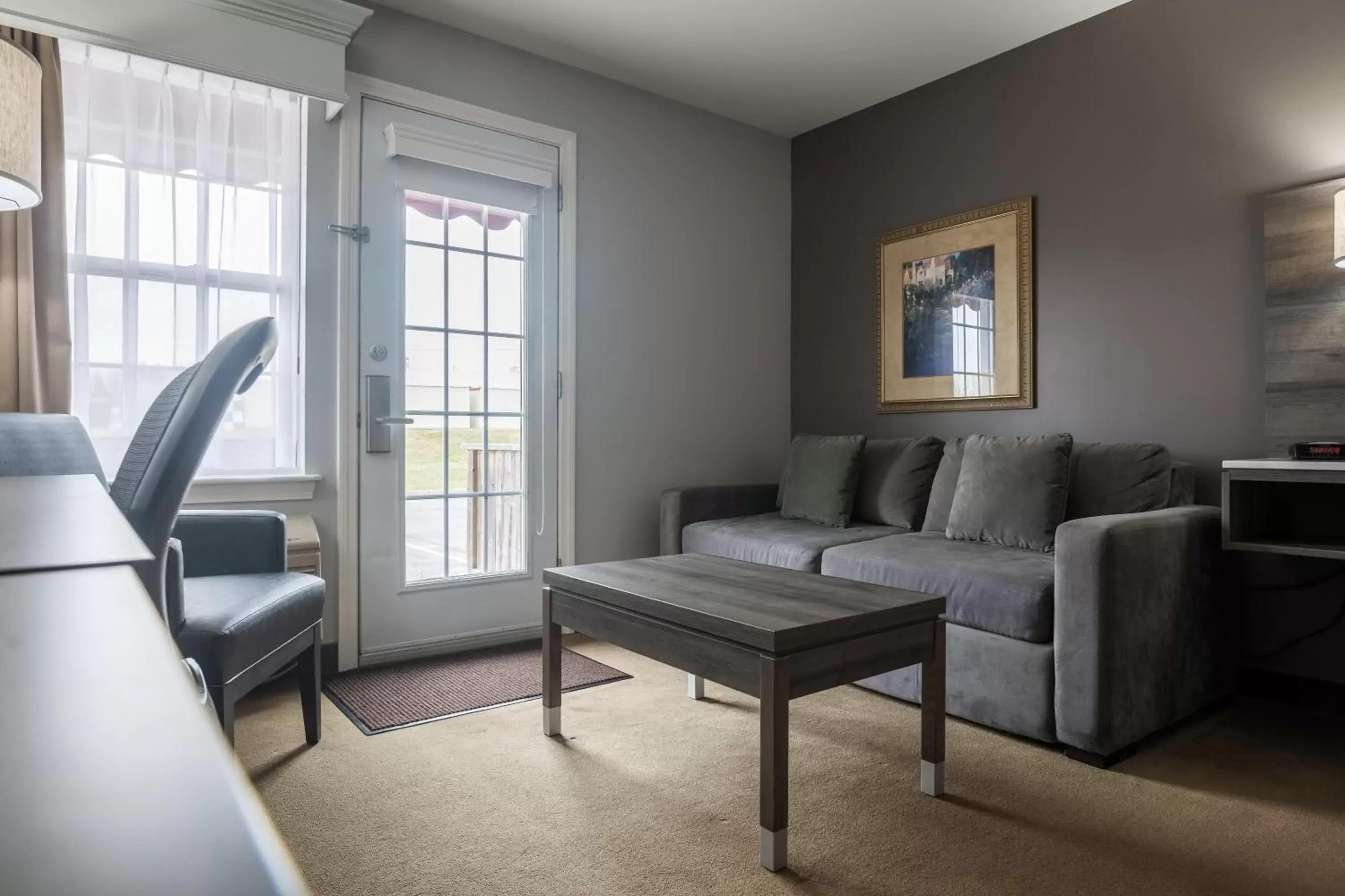 Seating Area in Amsterdam Inn & Suites Moncton