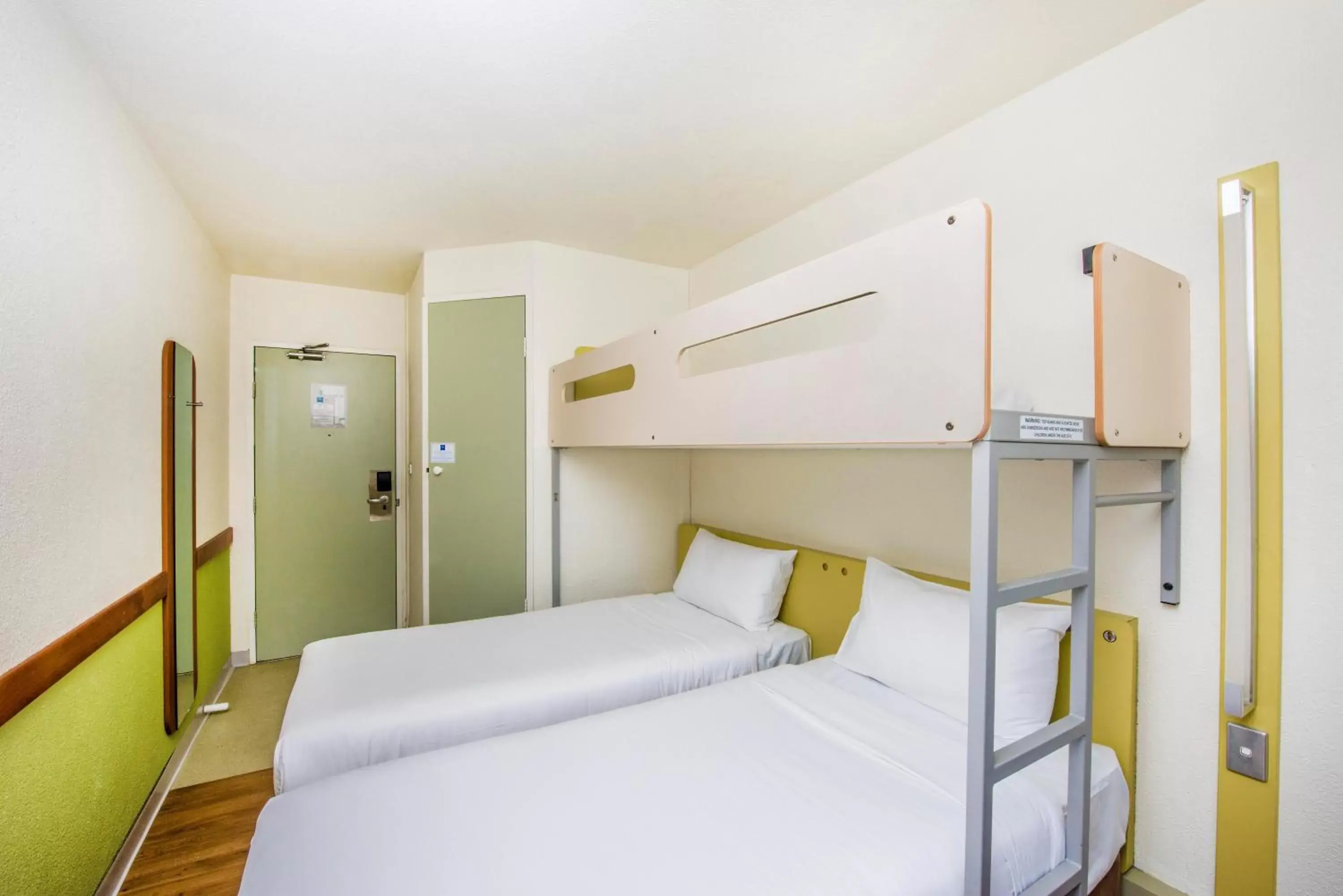 Bedroom, Bunk Bed in ibis Budget - Newcastle