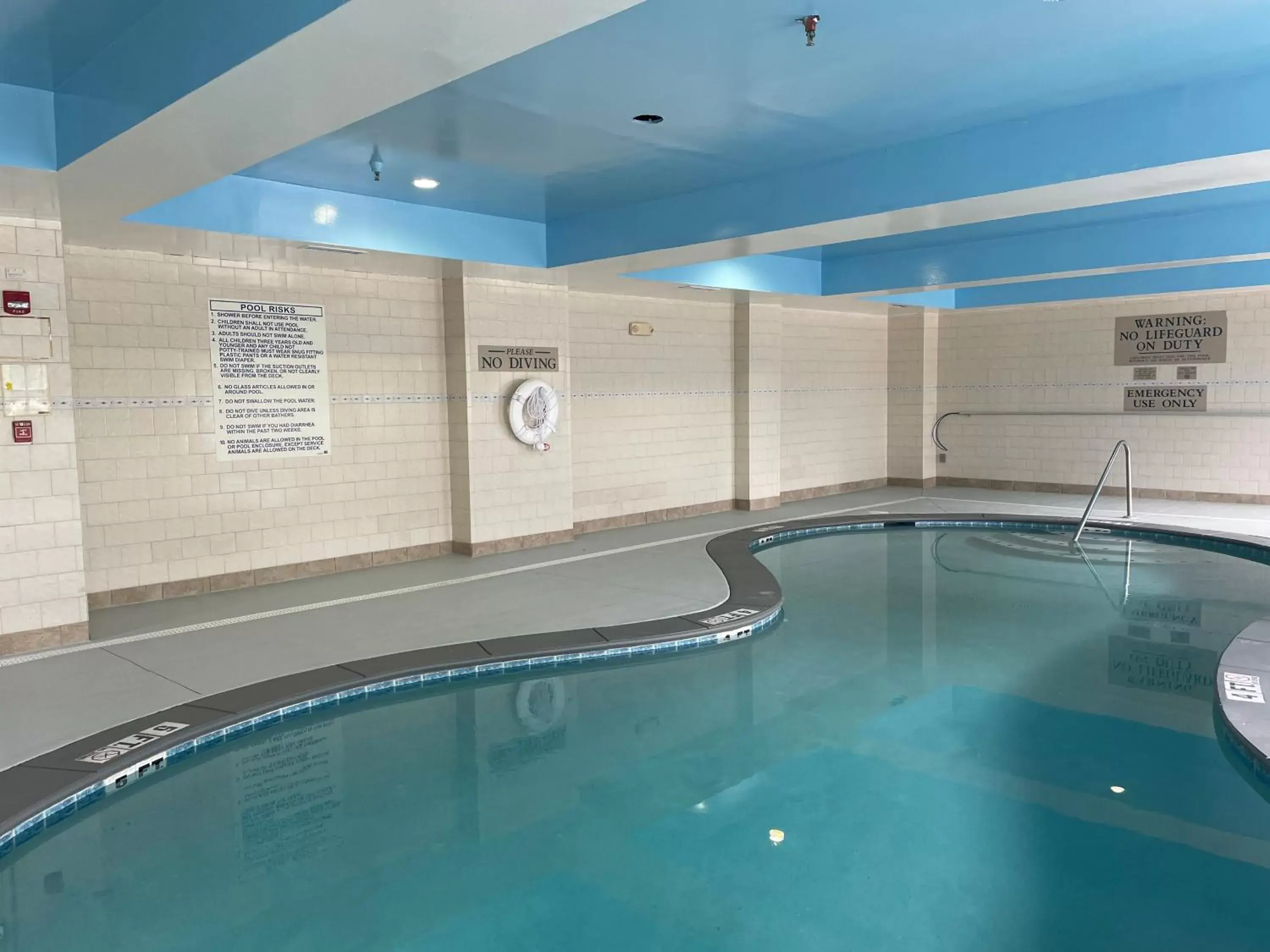 Swimming pool in Wingate by Wyndham Savannah Gateway Swimming pool in Wingate by Wyndham Savannah Gateway