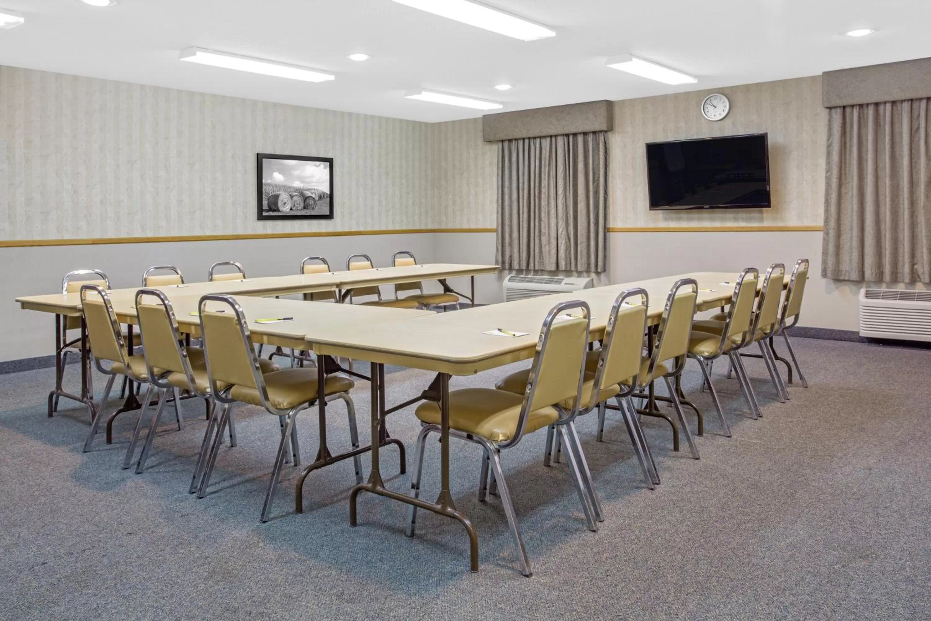 Meeting/conference room in Super 8 by Wyndham Portage La Prairie MB