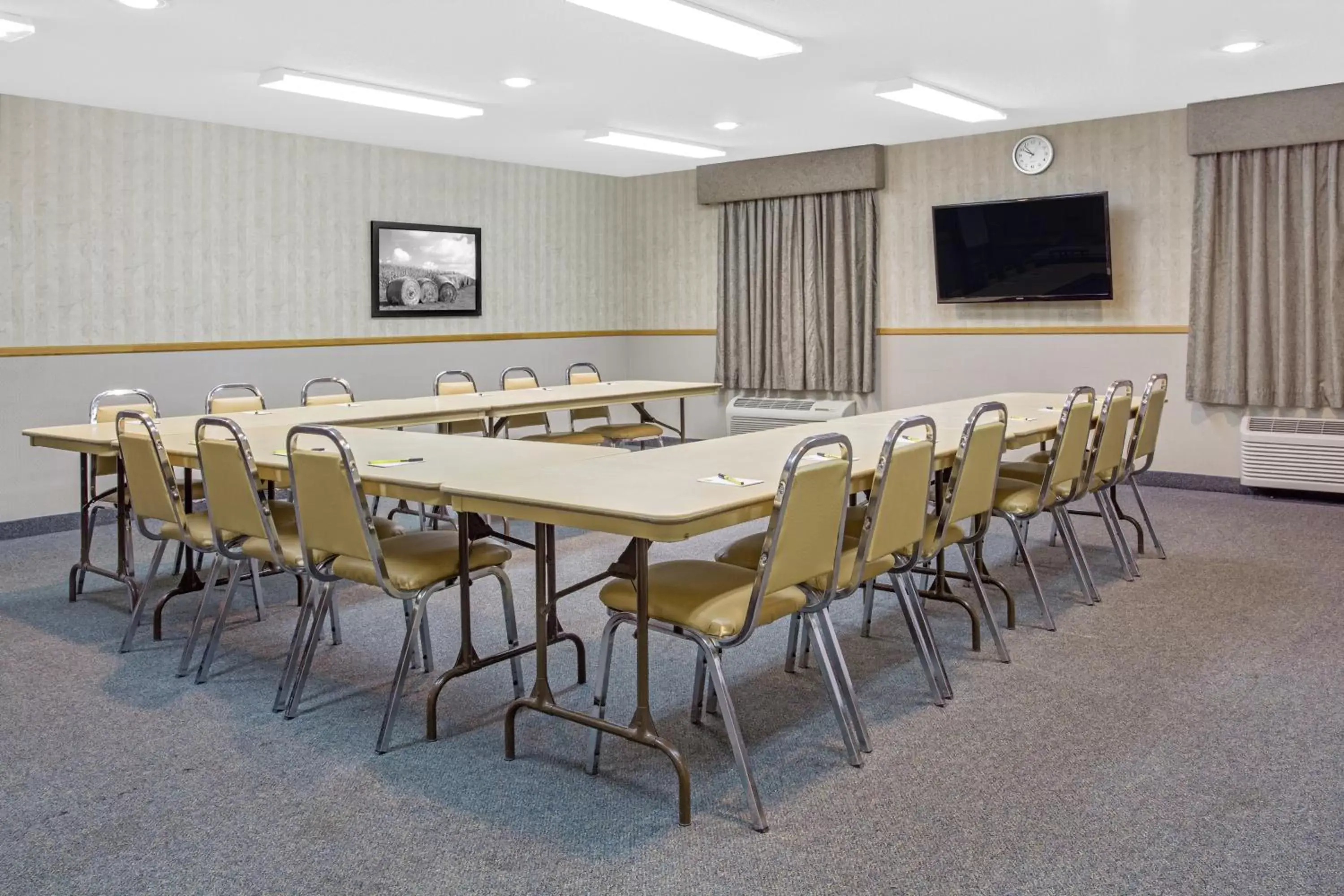 Meeting/conference room, Business Area/Conference Room in Super 8 by Wyndham Portage La Prairie MB
