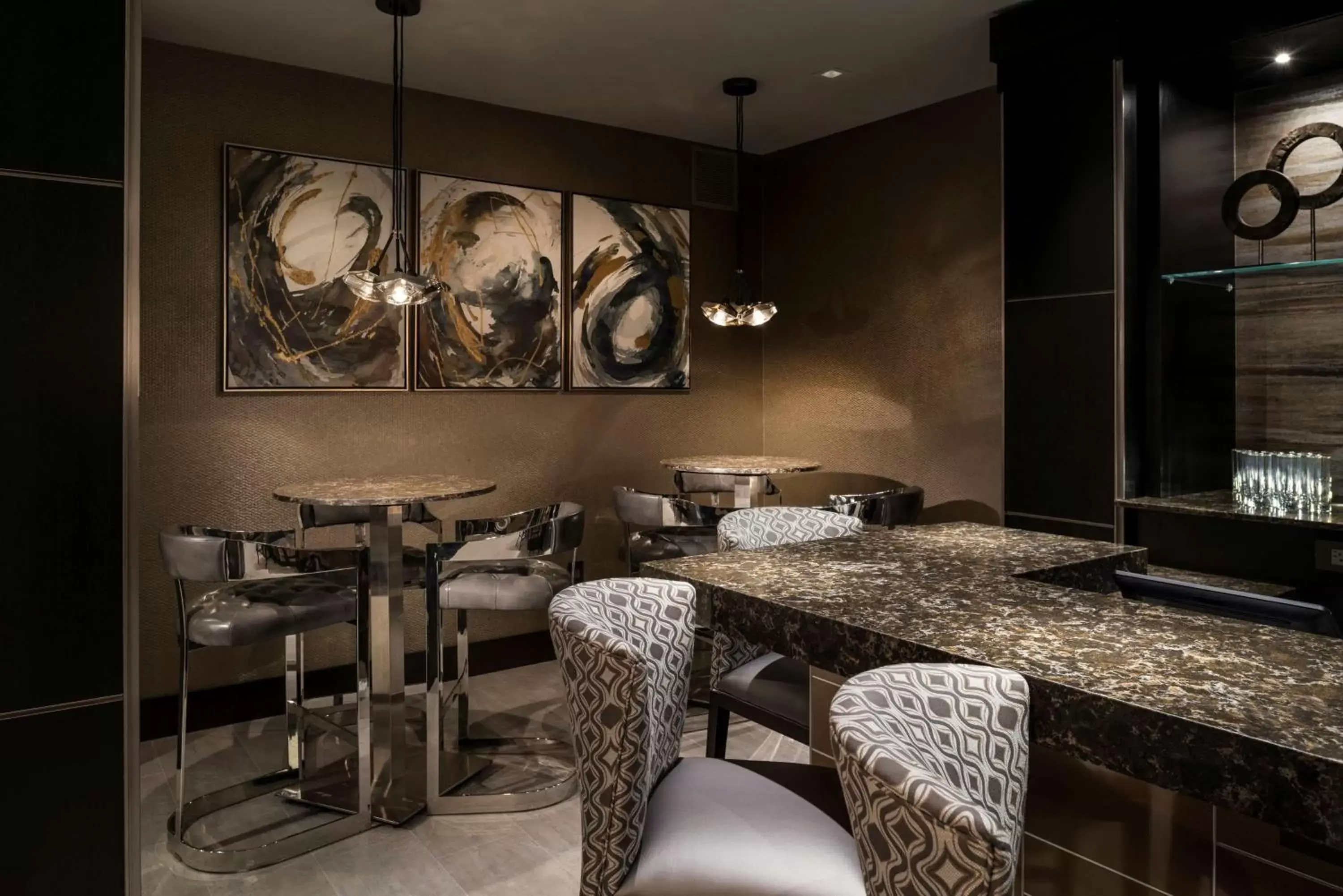 Lounge or bar in Hampton Inn & Suites Bridgewater, NJ Lounge or bar in Hampton Inn & Suites Bridgewater, NJ