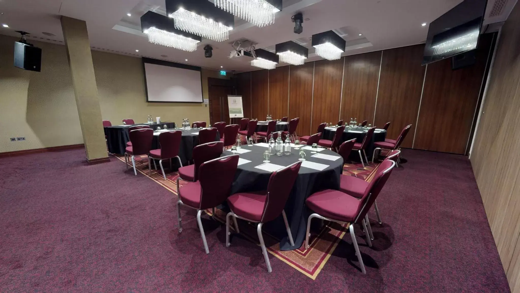 Meeting/conference room, Restaurant/Places to Eat in Holiday Inn London Kensington High St., an IHG Hotel