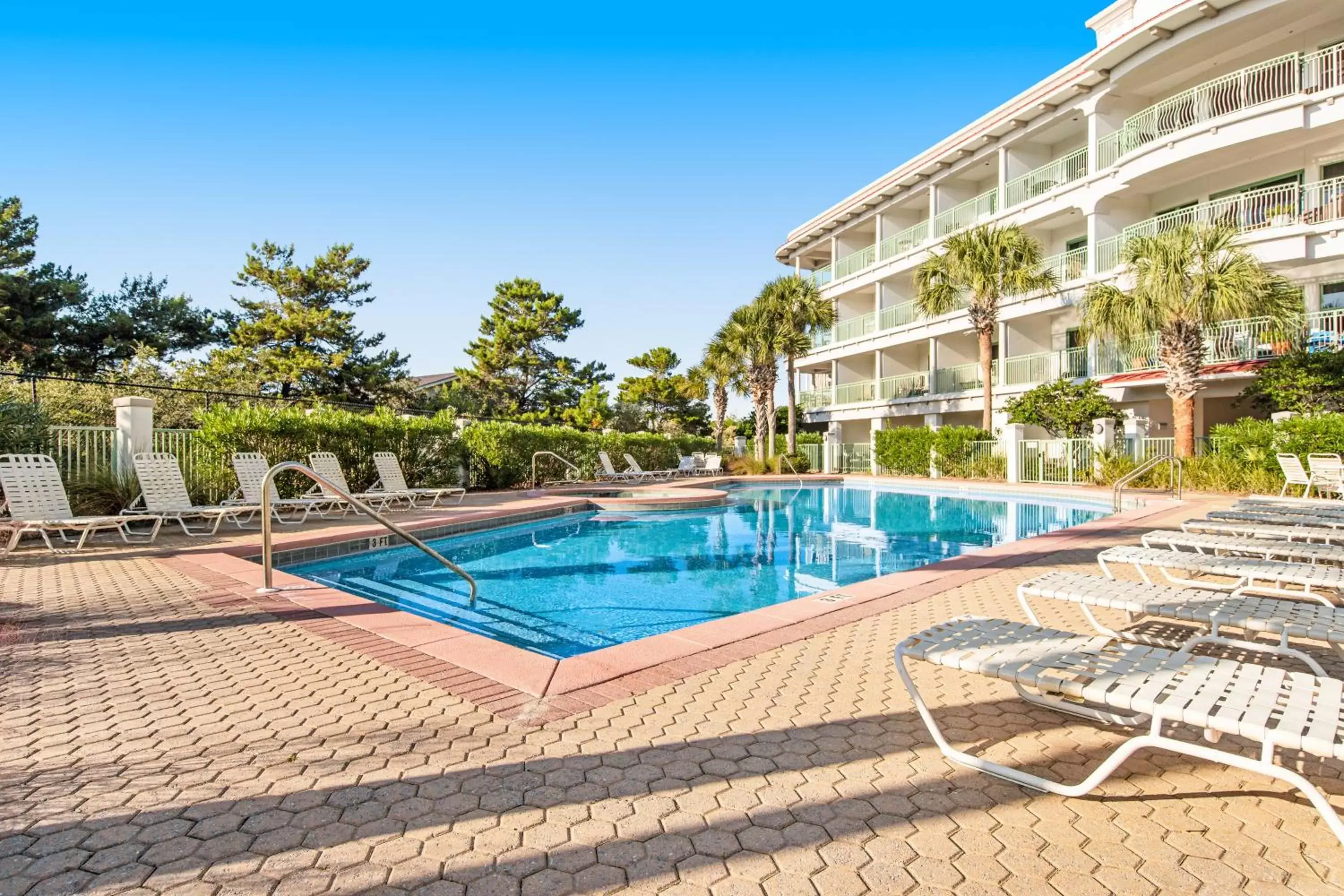 Swimming Pool in Inn at Seacrest 403