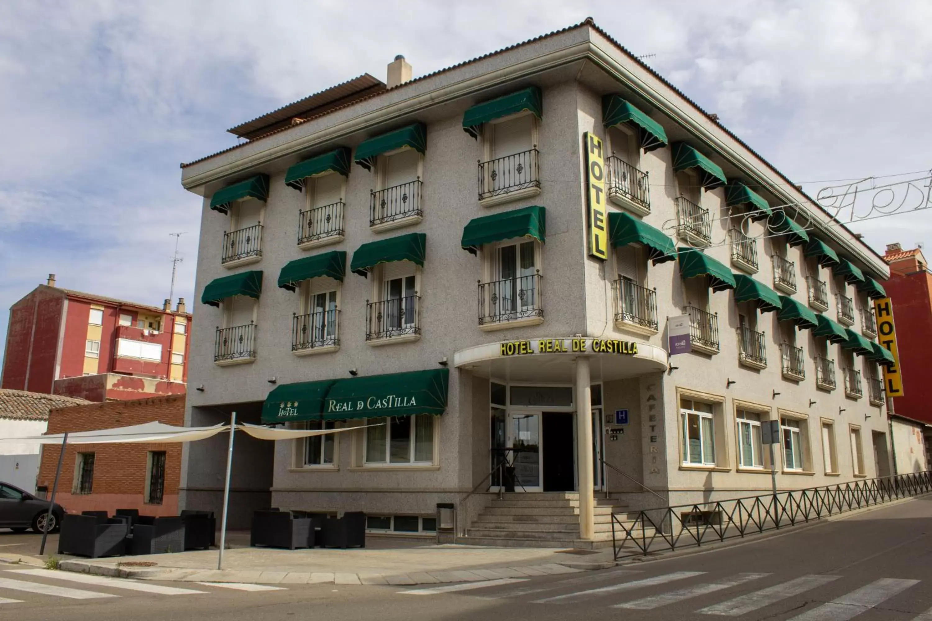 Facade/entrance, Property Building in Hotel Real de Castilla