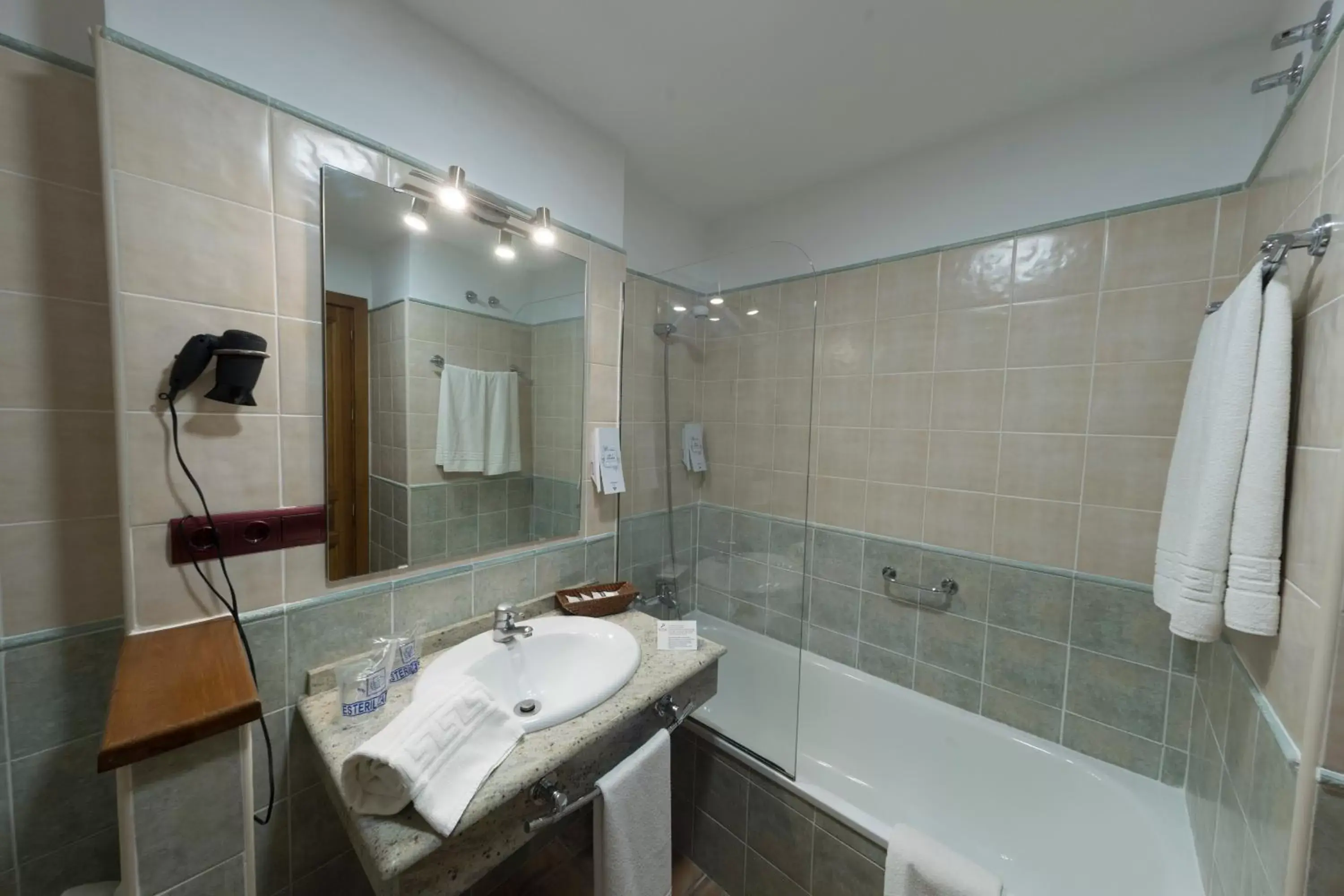 Bathroom in Hotel Retiro del Maestre