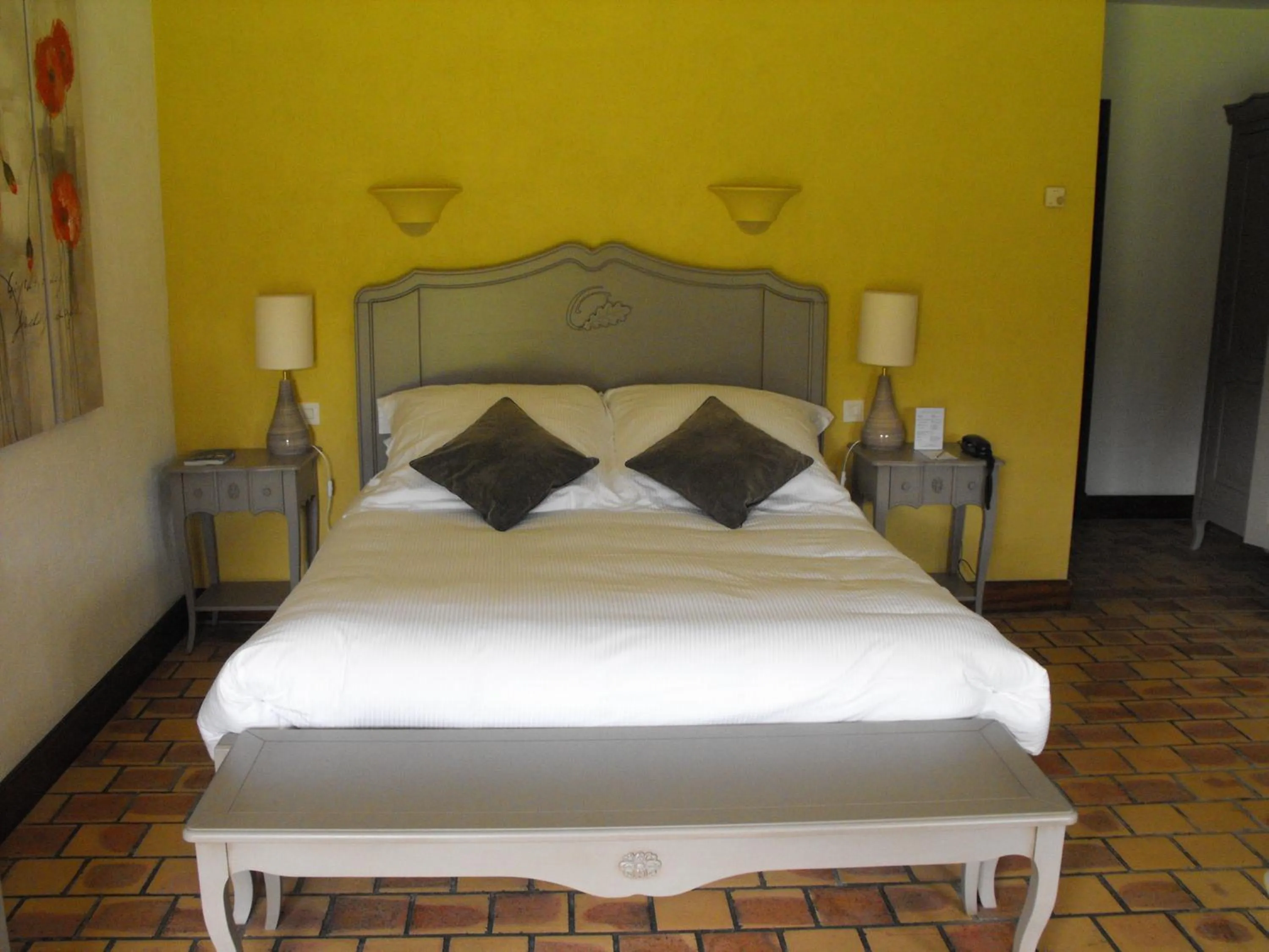 Bed in L'Orée des Chênes, The Originals Relais