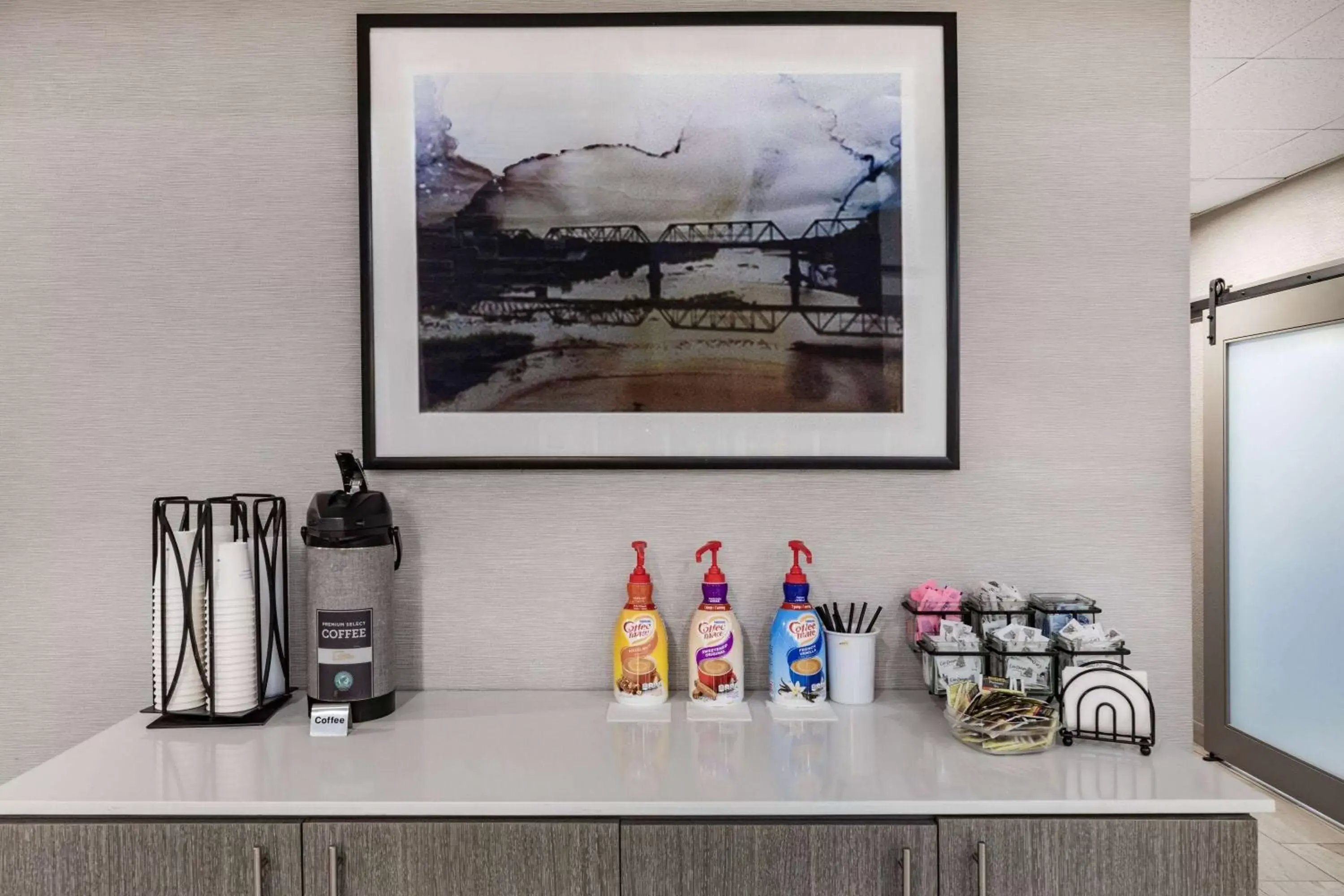 Property building in La Quinta Inn & Suites by Wyndham Ardmore Property building in La Quinta Inn & Suites by Wyndham Ardmore