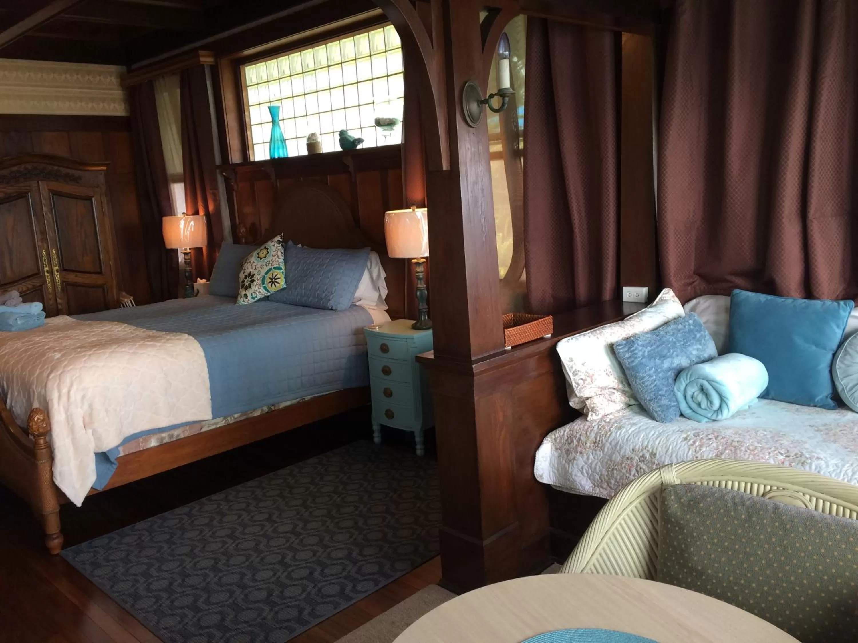 Bedroom, Bed in Hilo Bay Oceanfront Bed and Breakfast