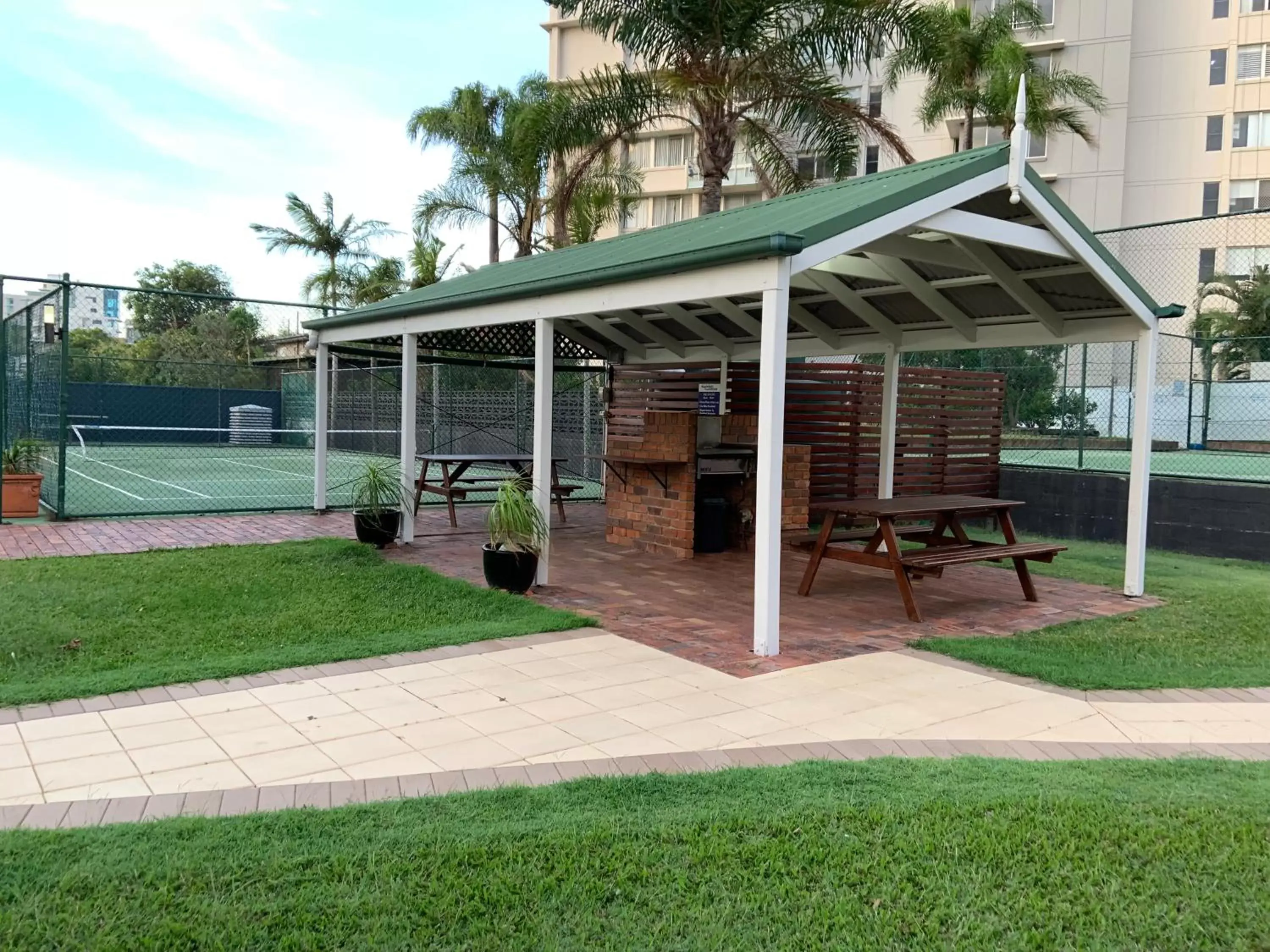 BBQ facilities in Burleigh Gardens North Hi-Rise Holiday Apartments