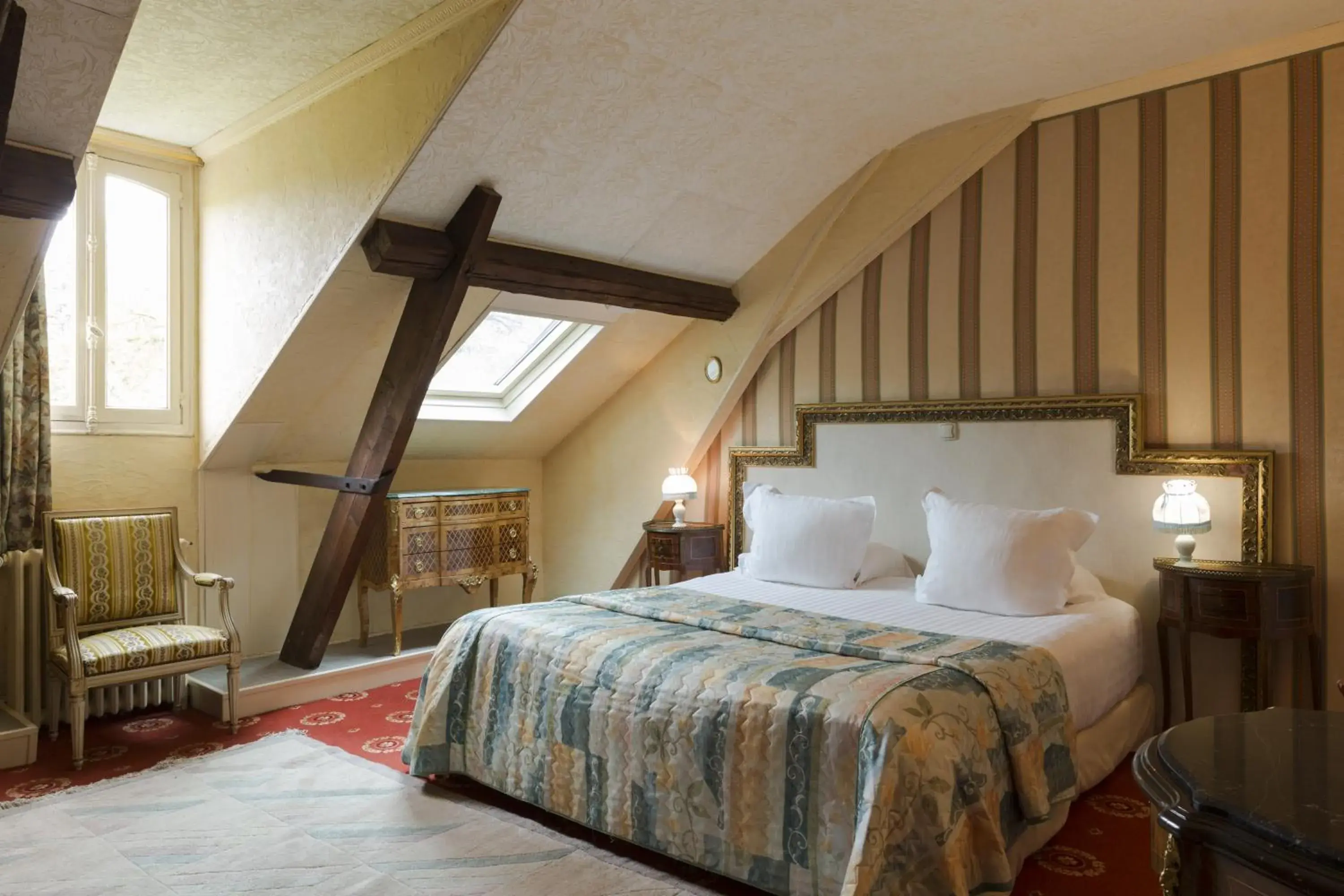 Photo of the whole room, Bed in Hotel Belle Isle Sur Risle