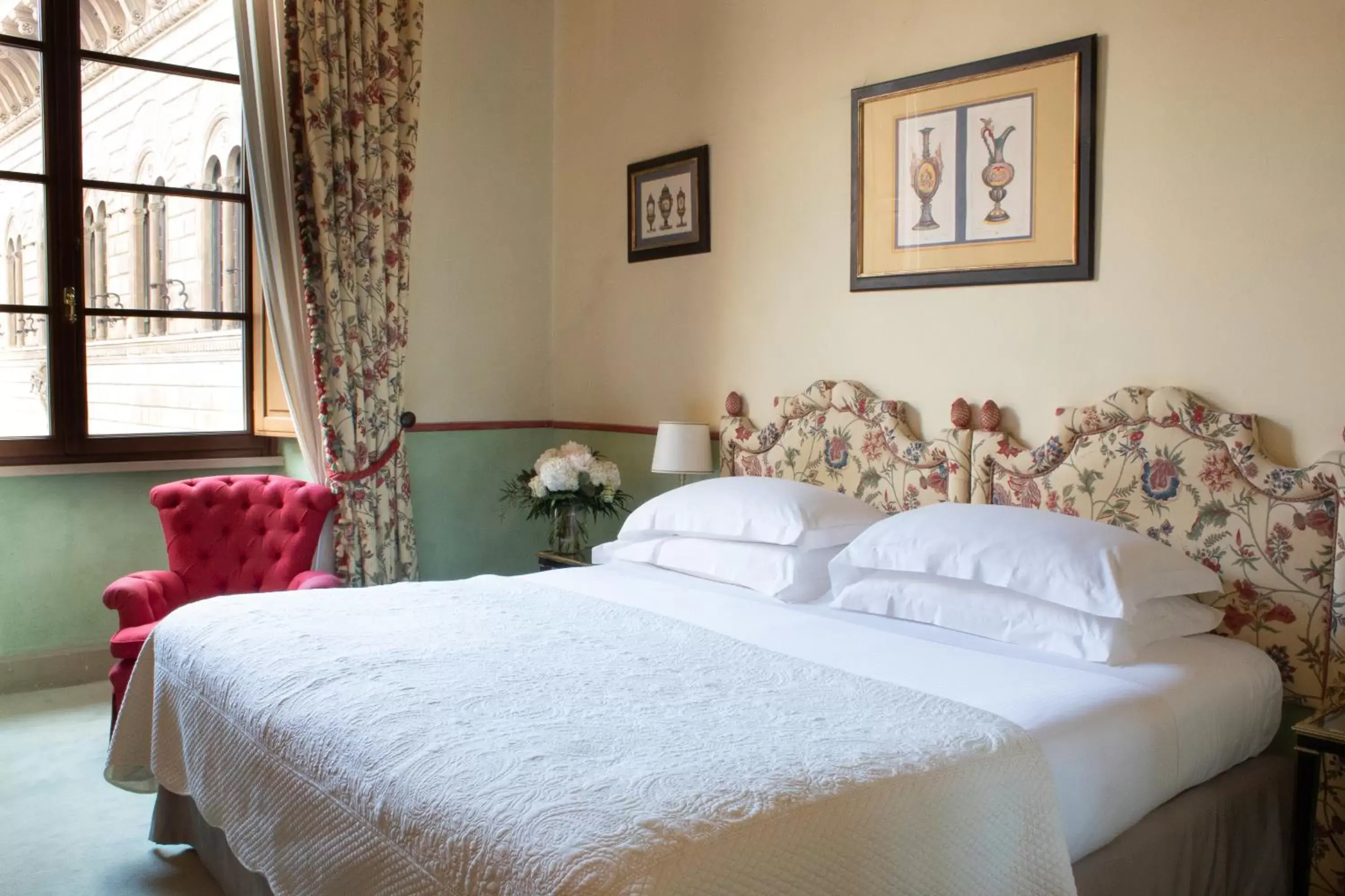 Bed in Grand Hotel Continental Siena - Starhotels Collezione