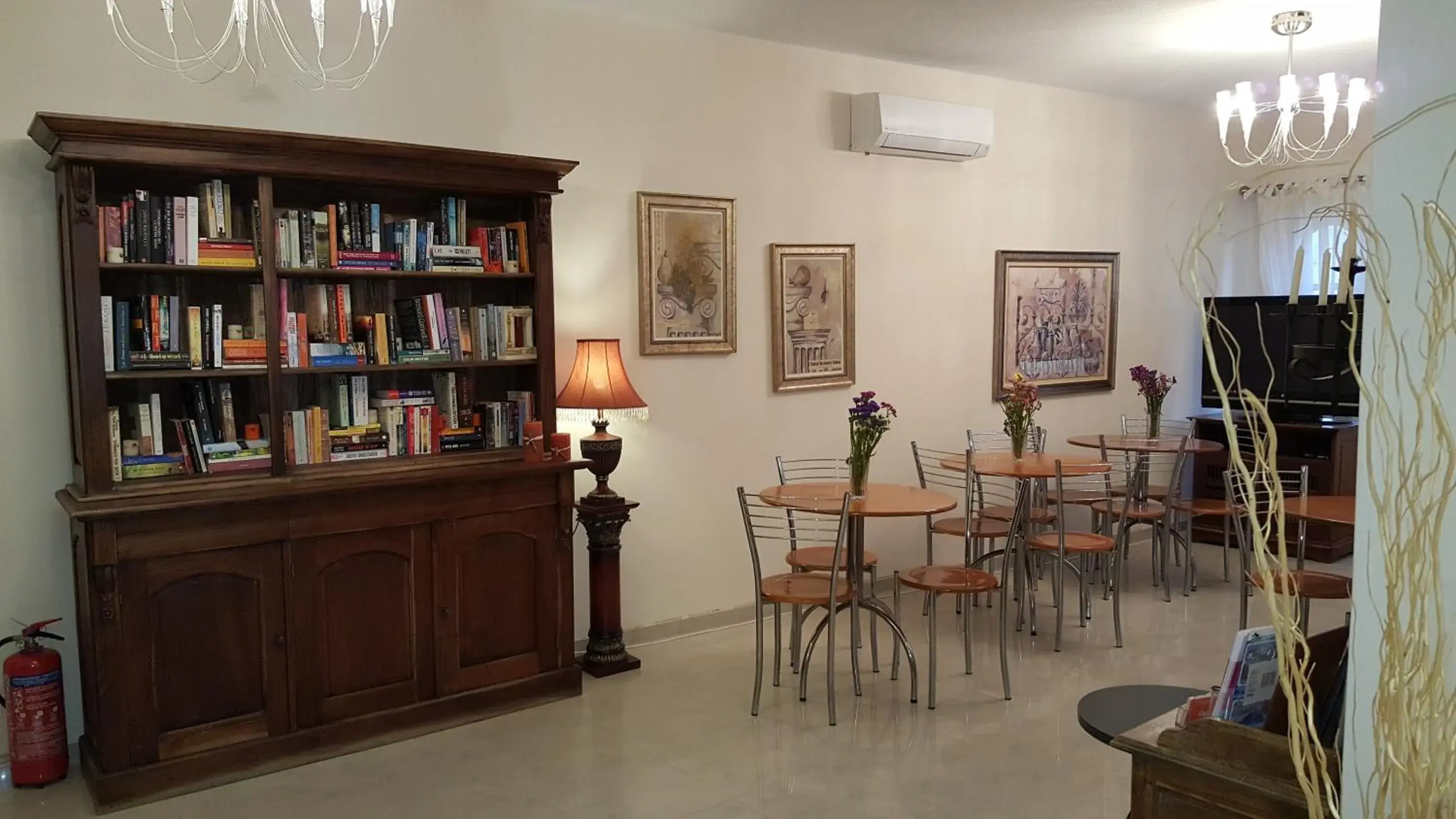 Library in Hotel Palatia