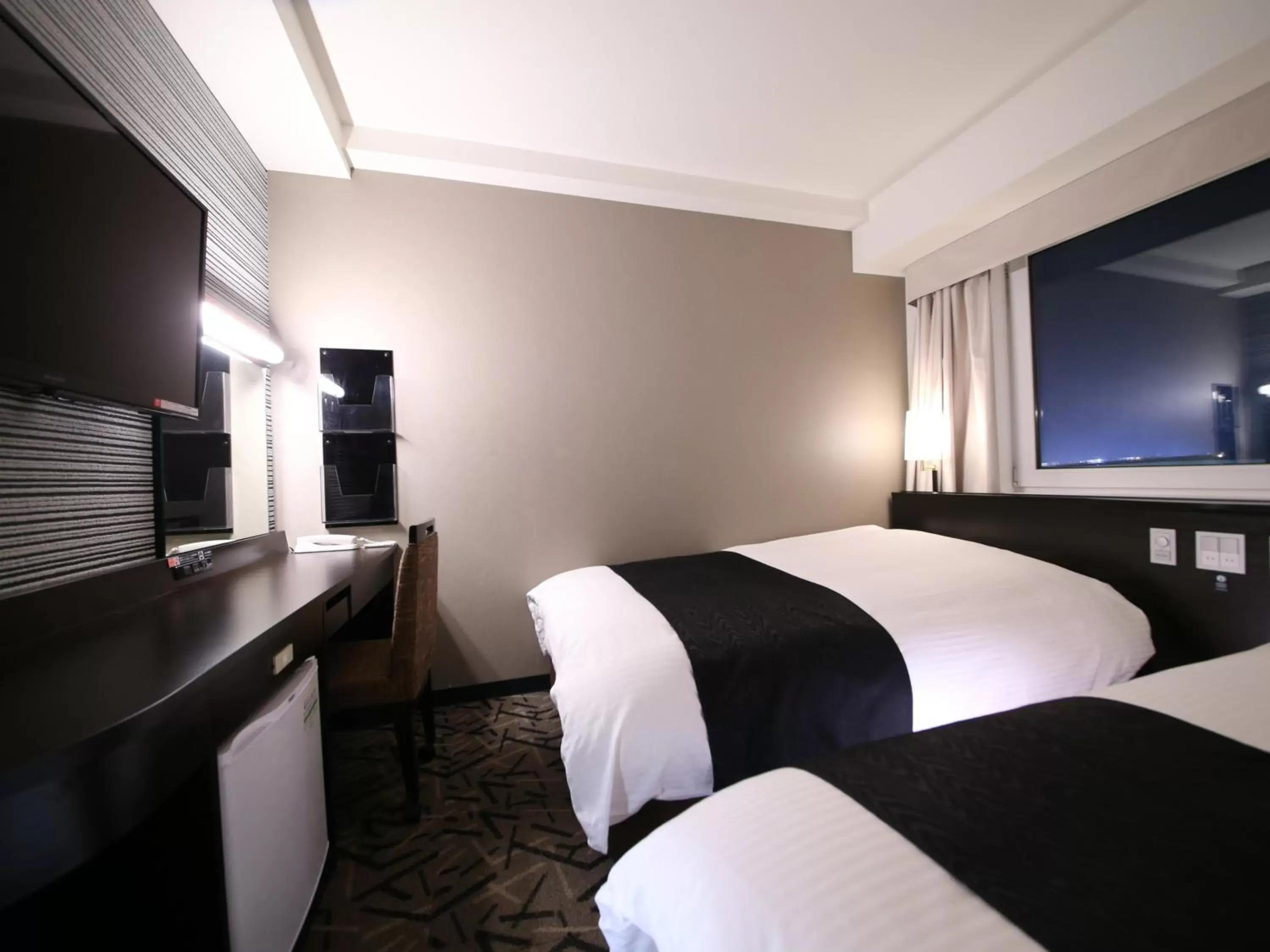 Photo of the whole room, Bed in APA Hotel & Resort Tokyo Bay Makuhari