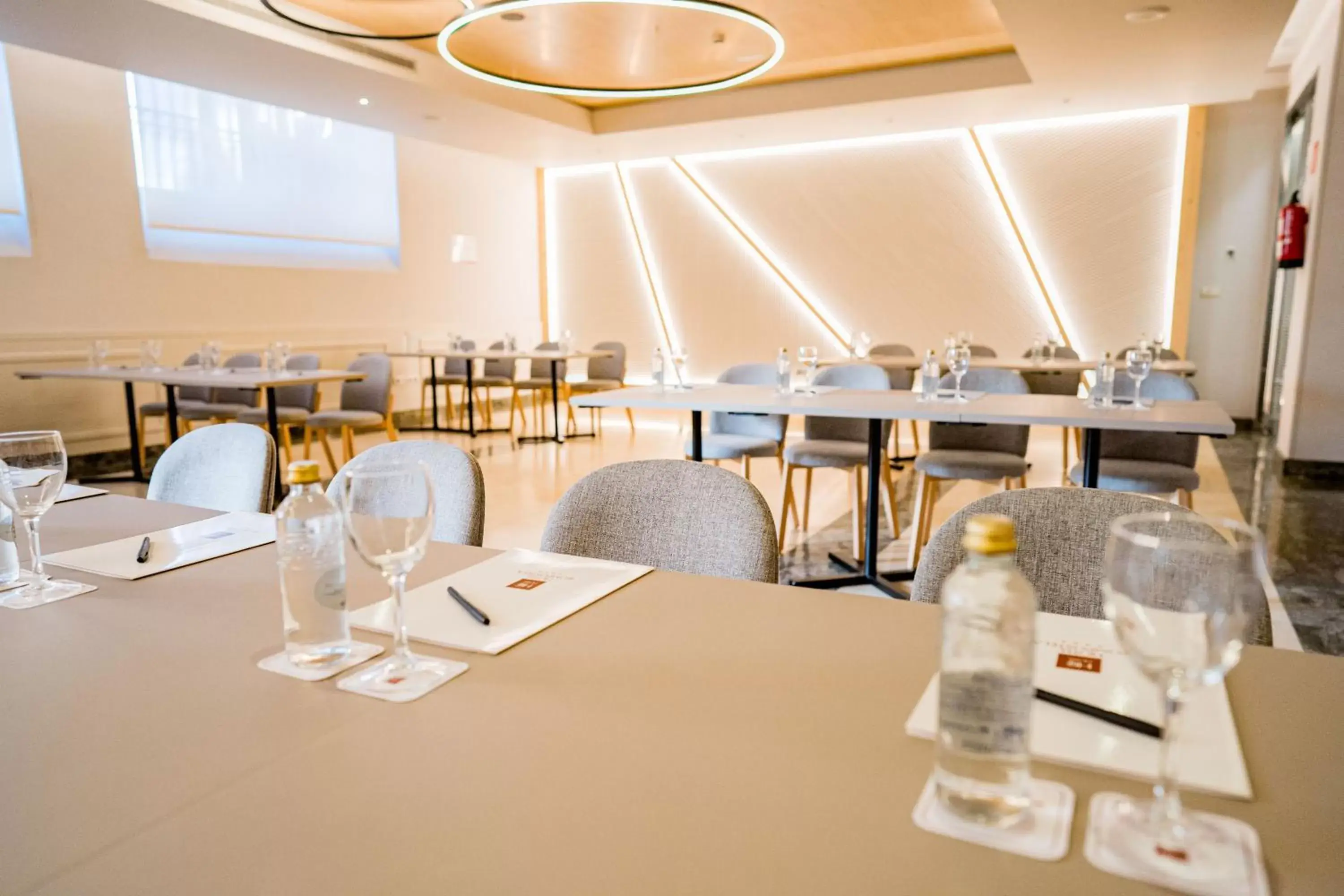 Meeting/conference room, Restaurant/Places to Eat in Hotel Compostela