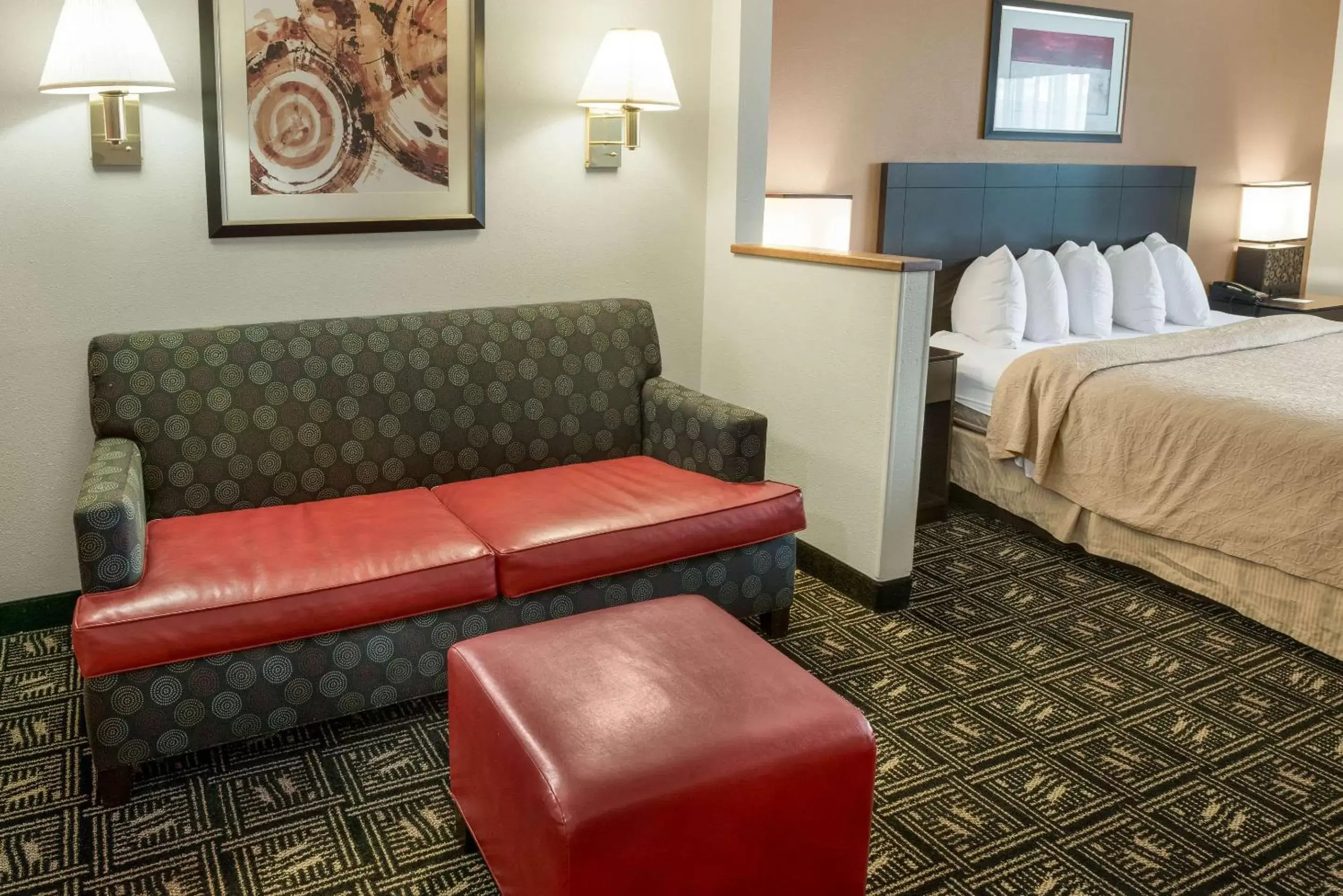 Photo of the whole room, Seating Area in Quality Inn & Suites