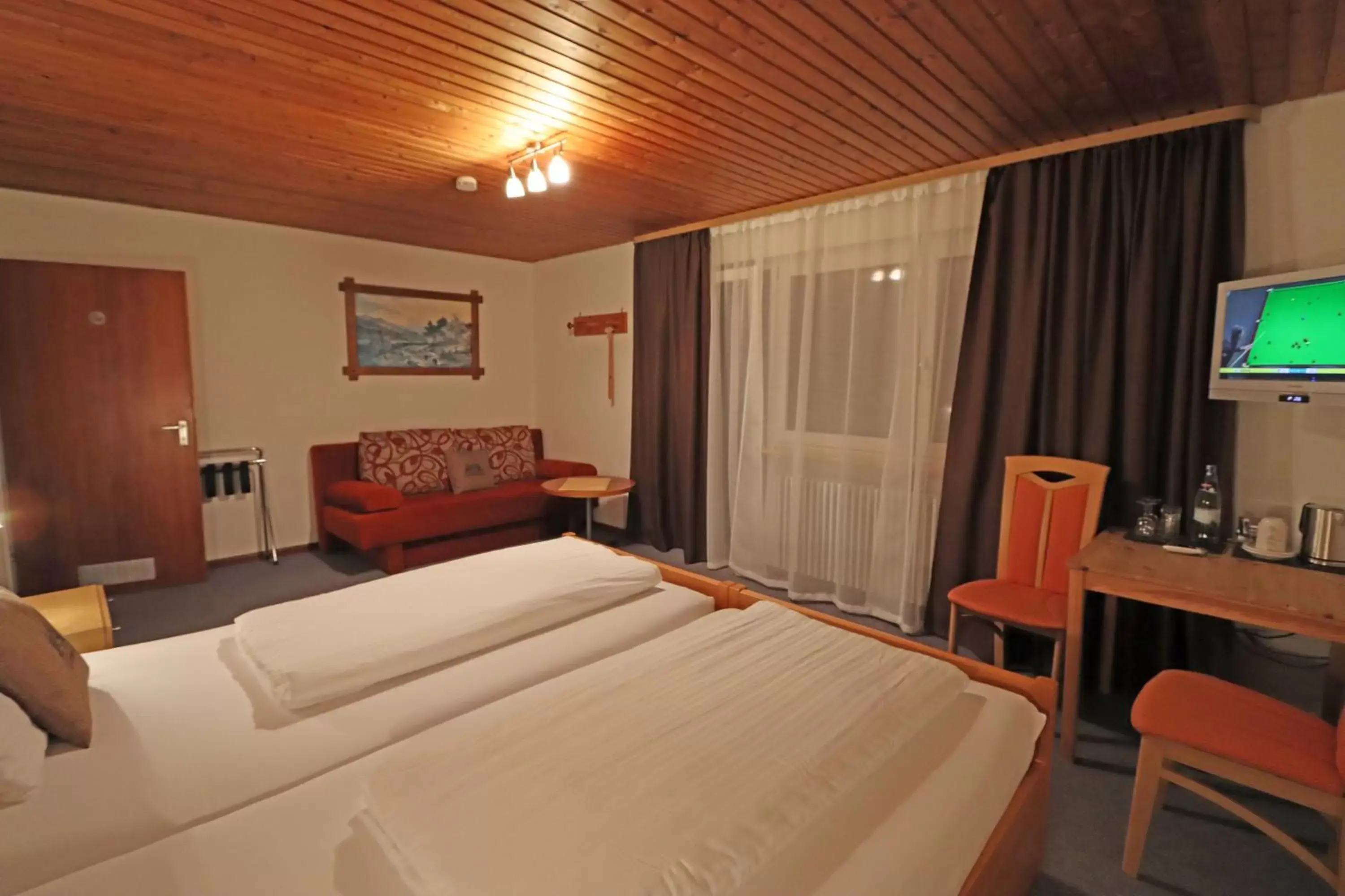 Standard Family Room - single occupancy in Hotel Kreuz Höhengasthof Standard Family Room - single occupancy in Hotel Kreuz Höhengasthof