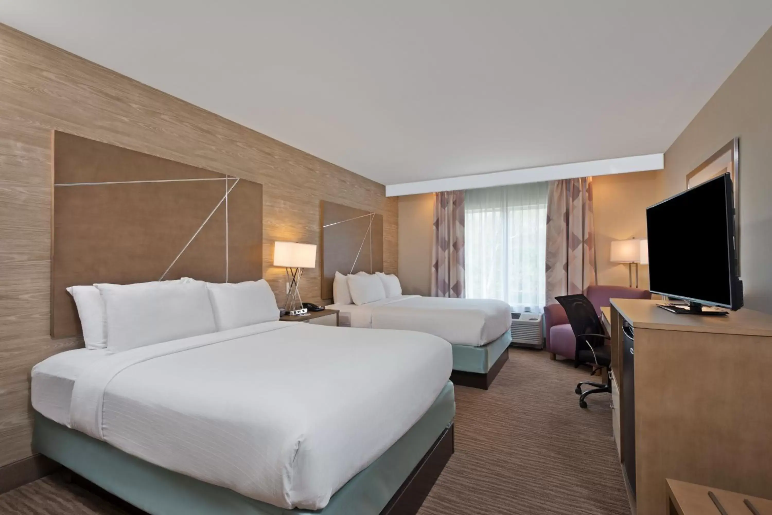Photo of the whole room, Bed in Holiday Inn Express & Suites New Cumberland, an IHG Hotel