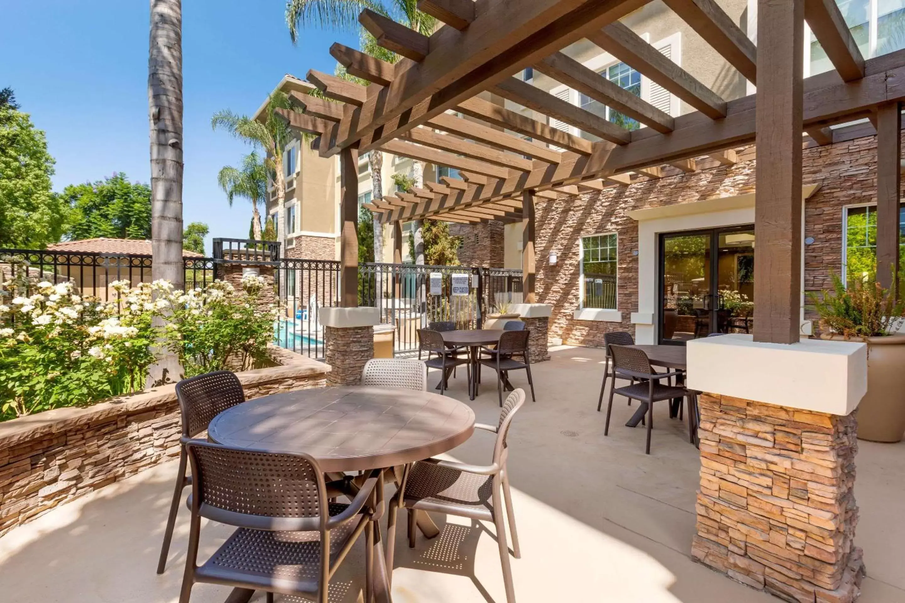 On site, Restaurant/Places to Eat in Comfort Inn & Suites Near Ontario Airport