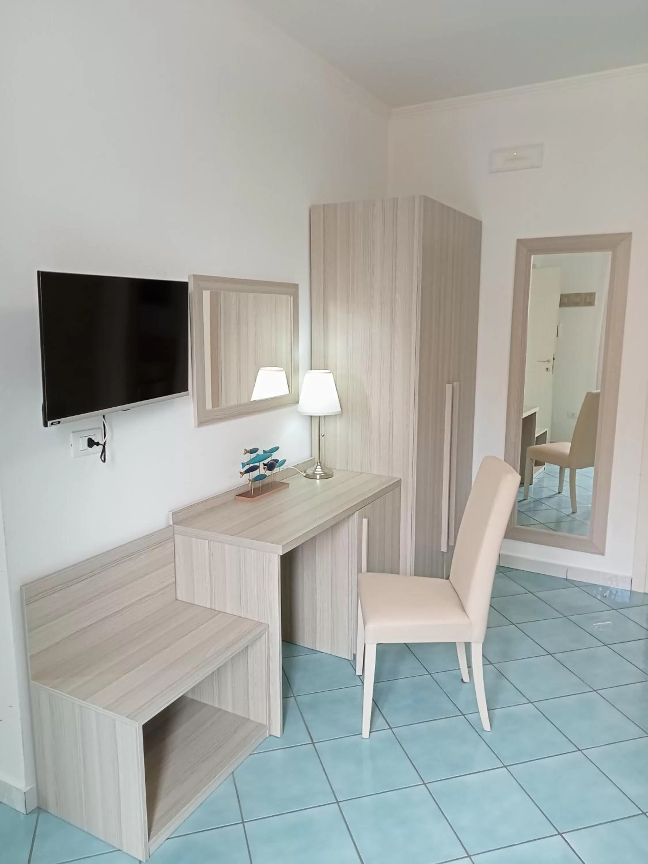 TV/Entertainment Center in Borgo 800