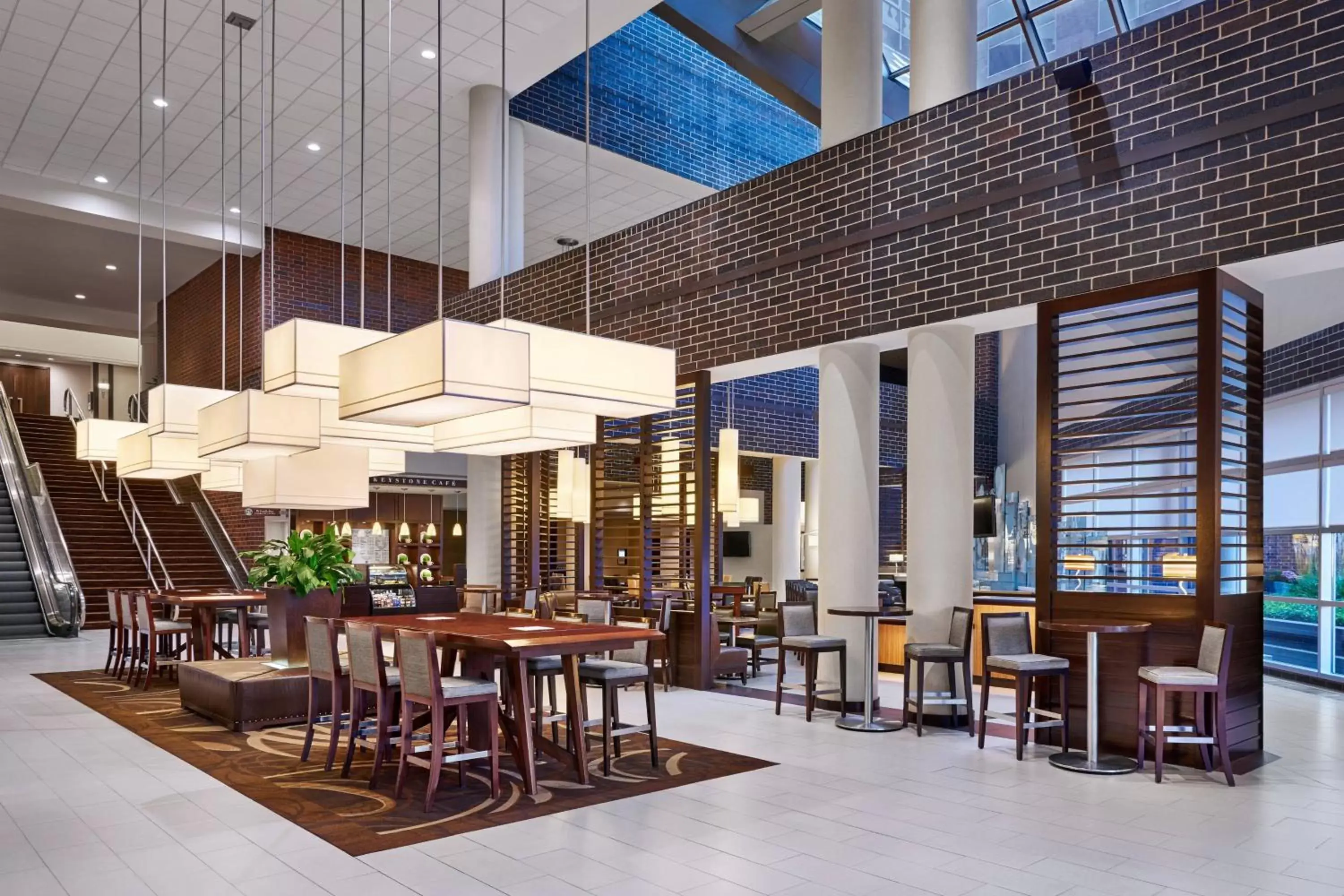 Lobby or reception, Restaurant/Places to Eat in Sheraton Indianapolis Hotel at Keystone Crossing