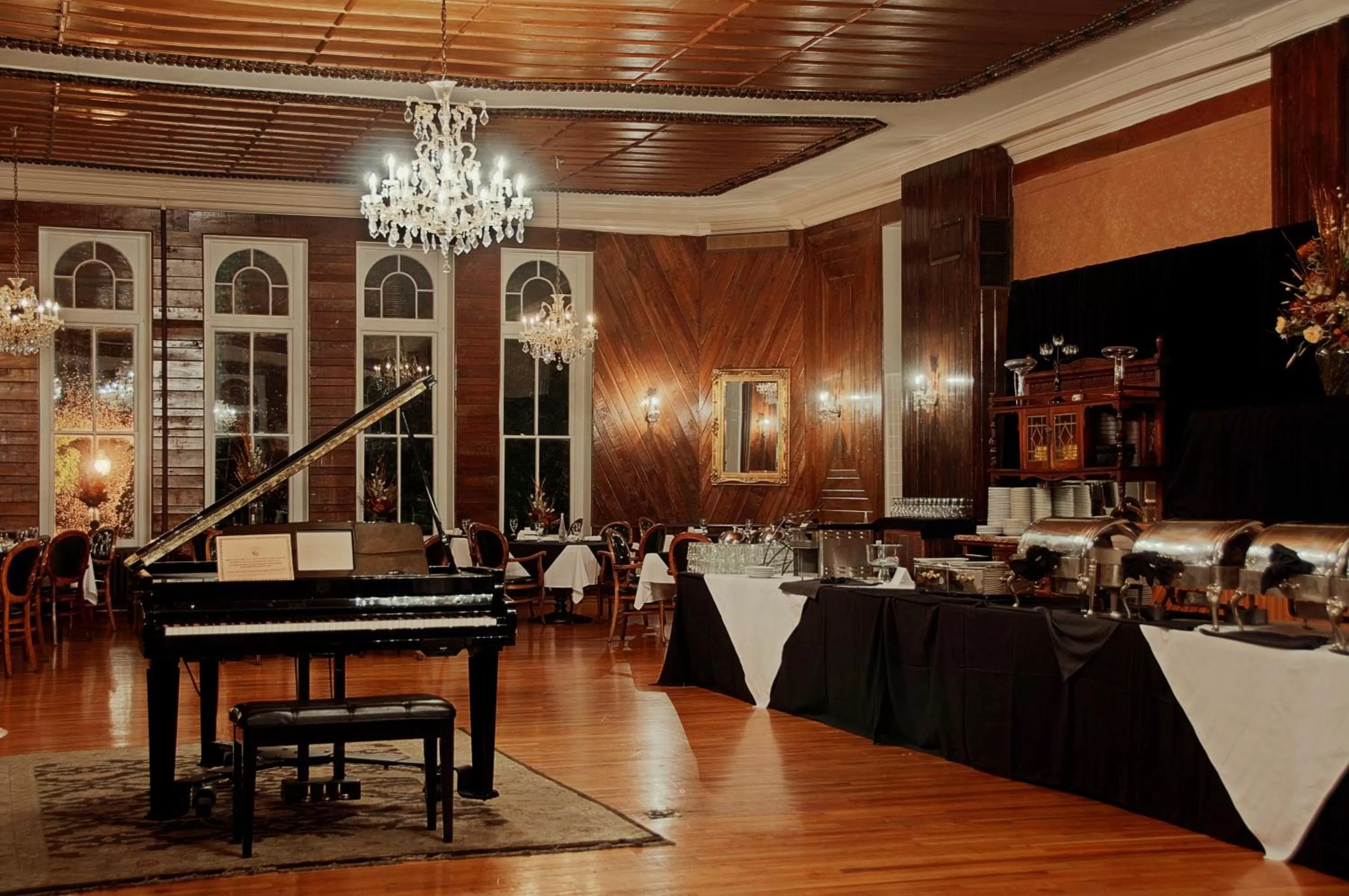 Restaurant/places to eat in 1886 Crescent Hotel and Spa