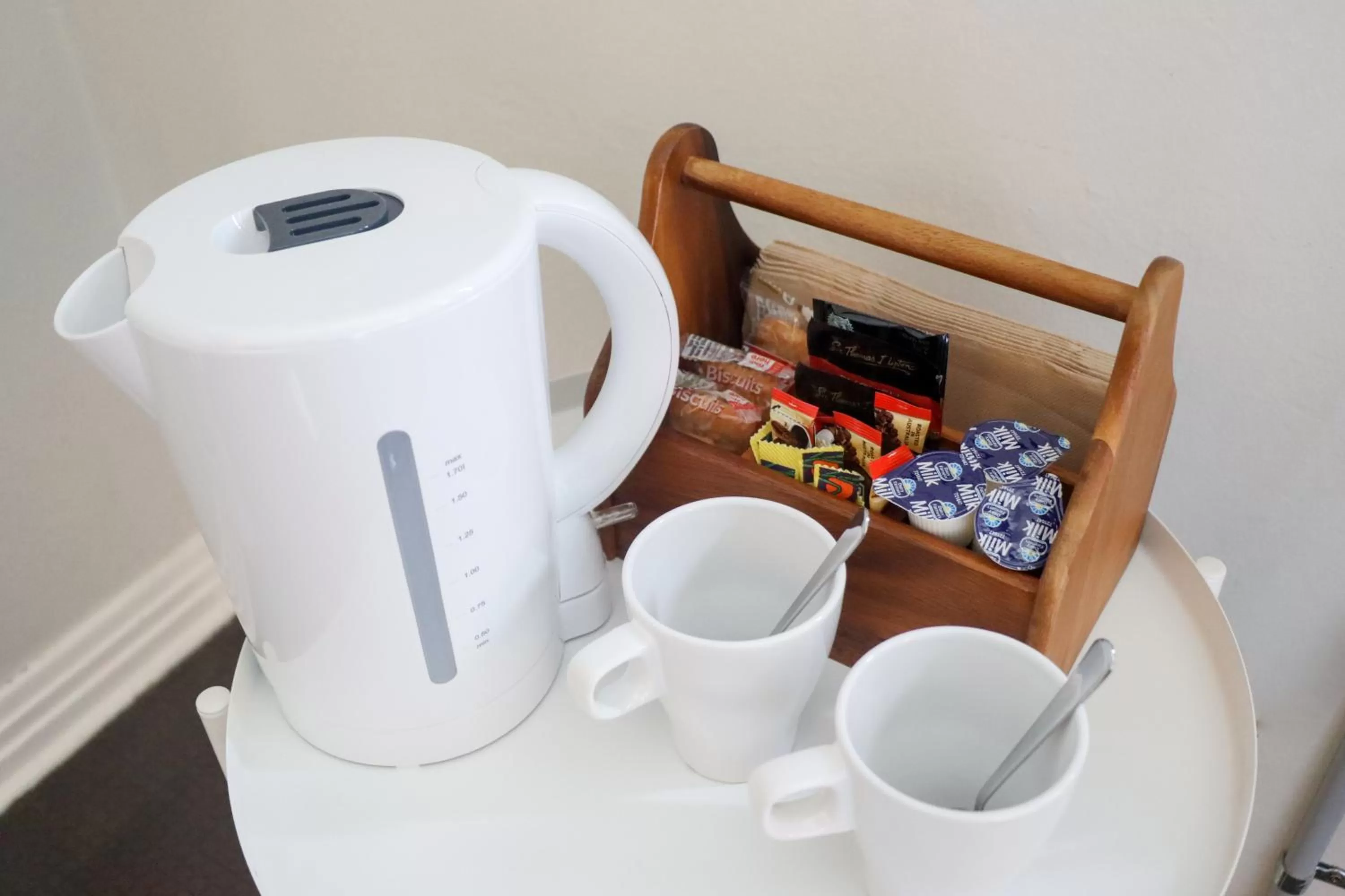 Coffee/tea facilities in Tates Hotel Windsor