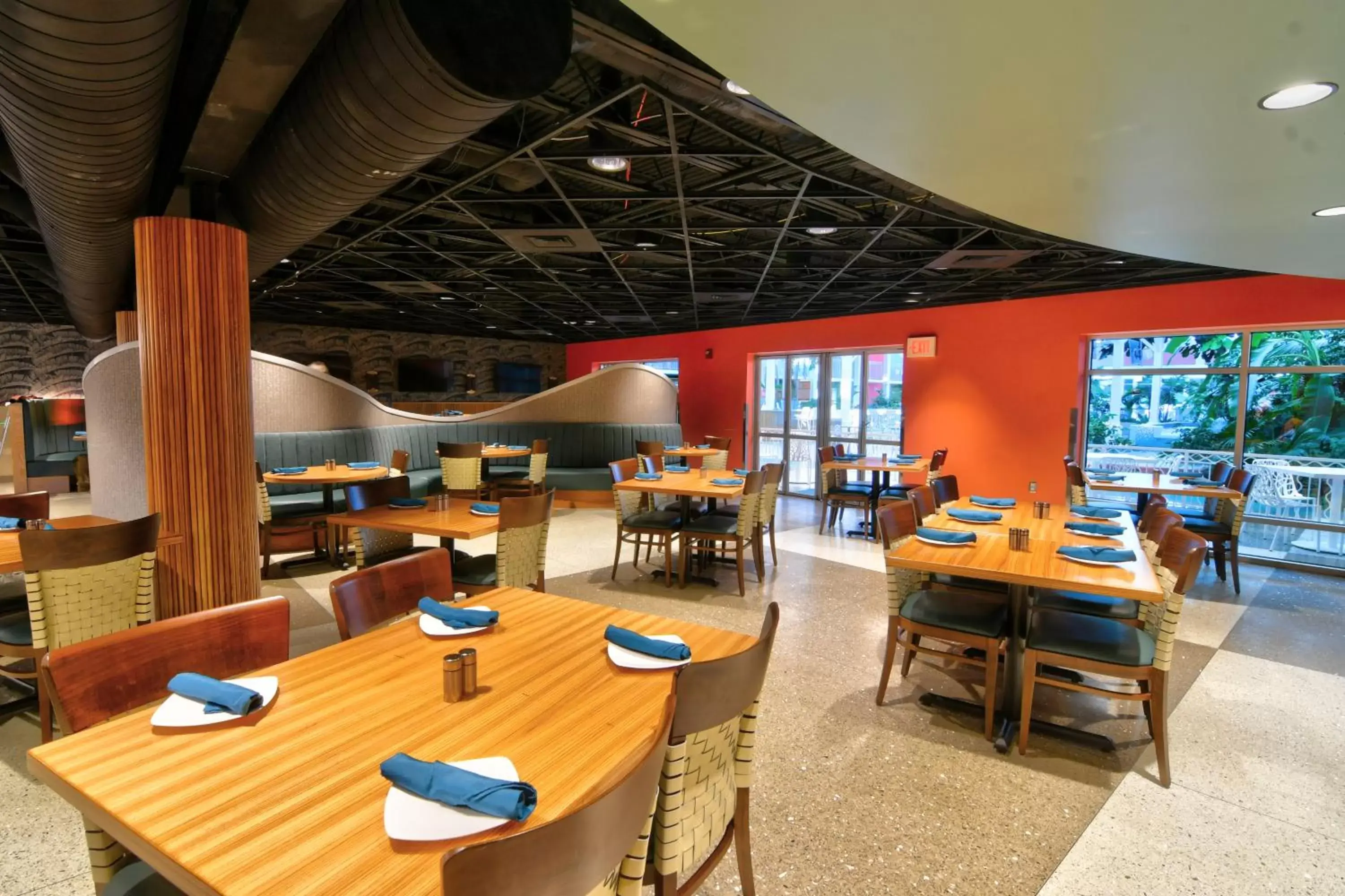 Restaurant/Places to Eat in Oasis Hotel & Conv. Center, Ascend Hotel Collection