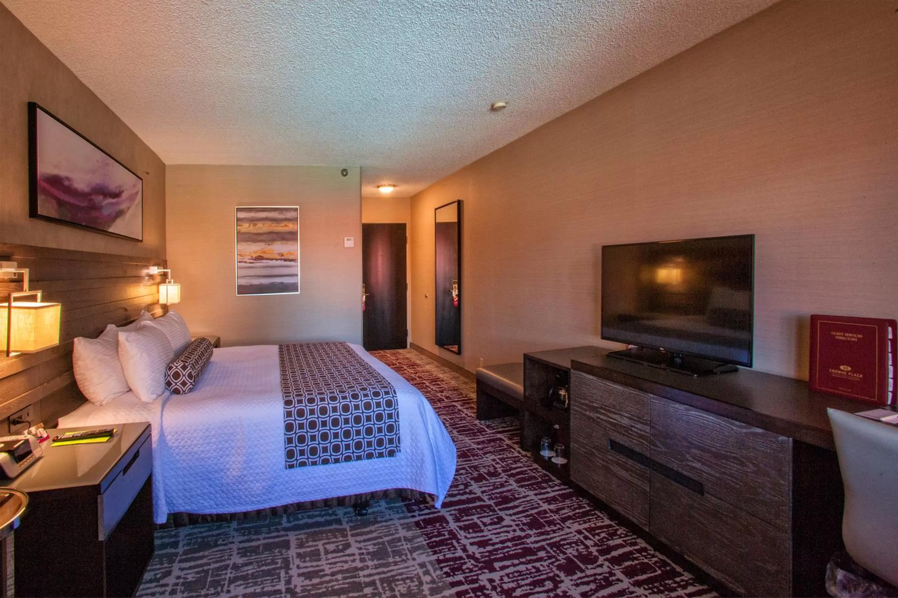 Bedroom, Bed in Crowne Plaza Silicon Valley North - Union City by IHG