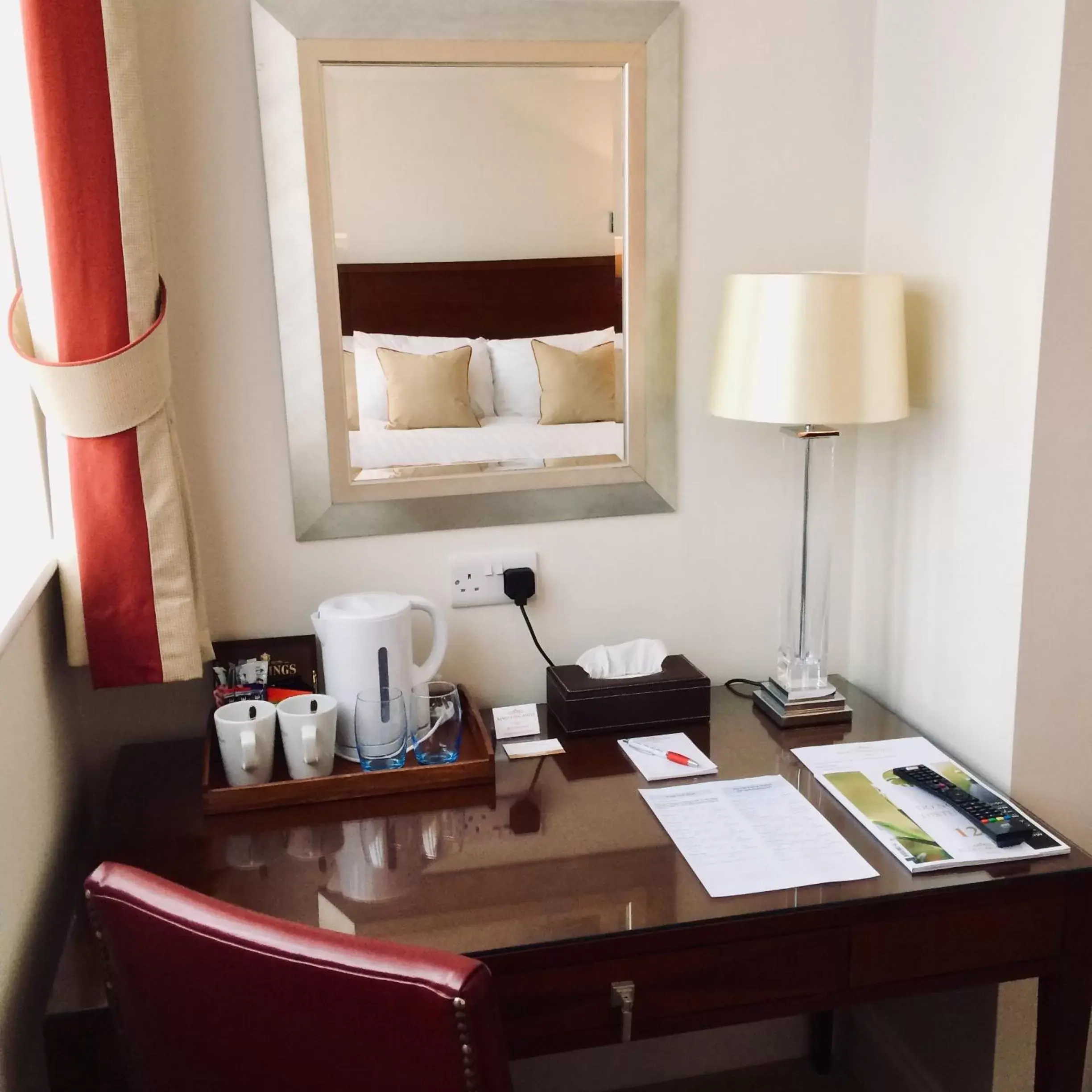 Bedroom in Kings Park Hotel