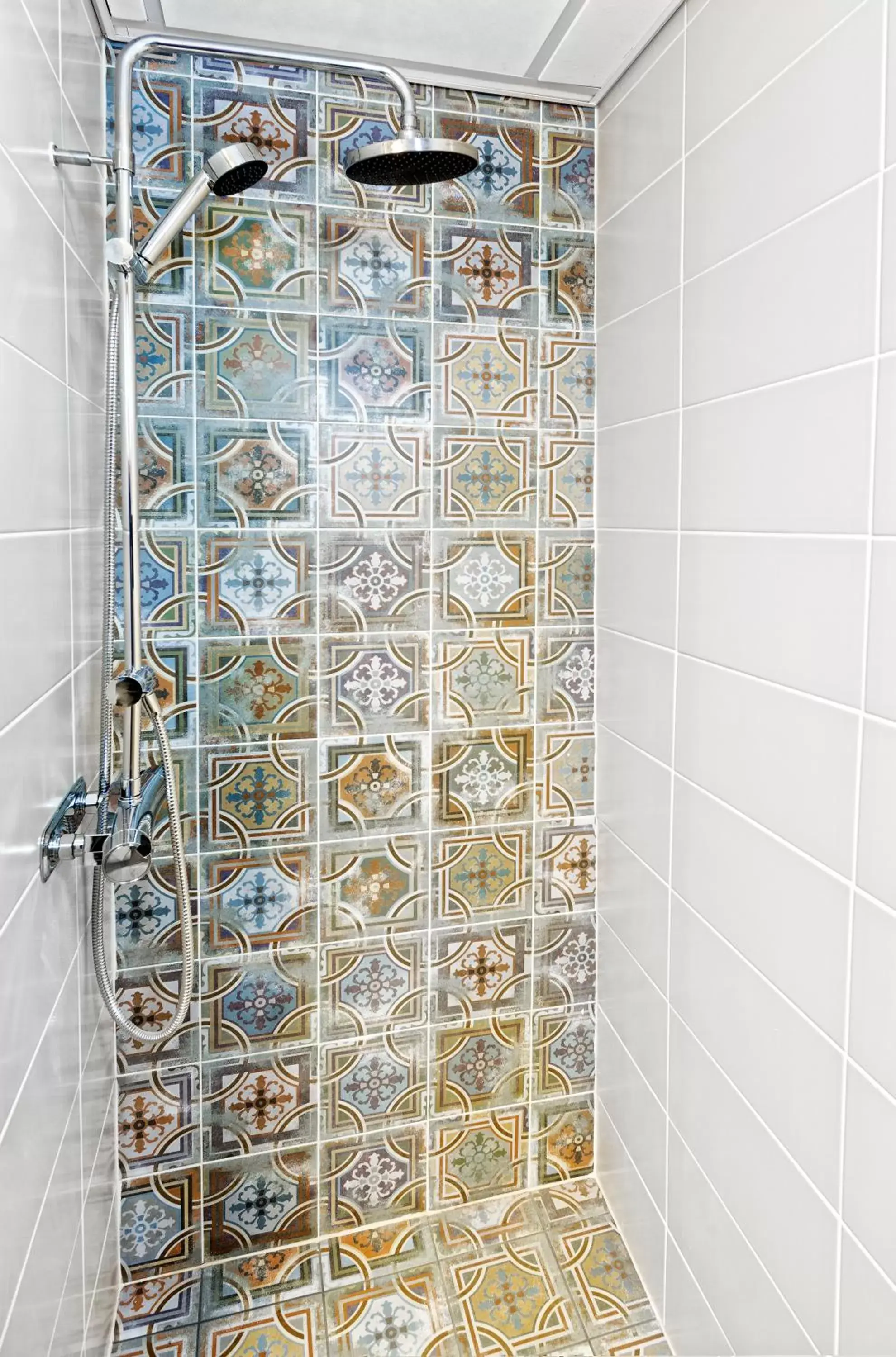 Shower, Bathroom in Sofo Hotel