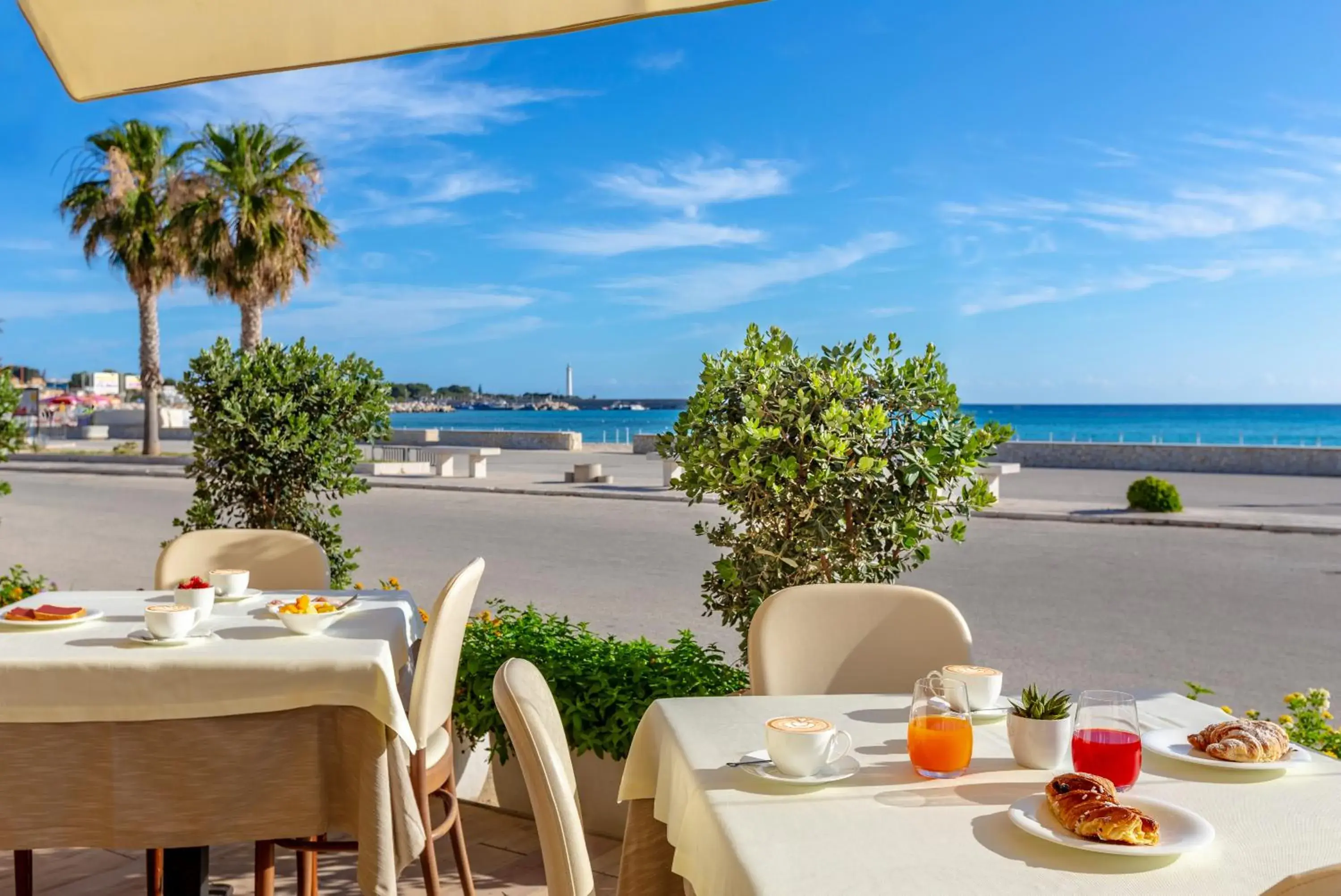 Sea view, Restaurant/Places to Eat in Mira Spiaggia