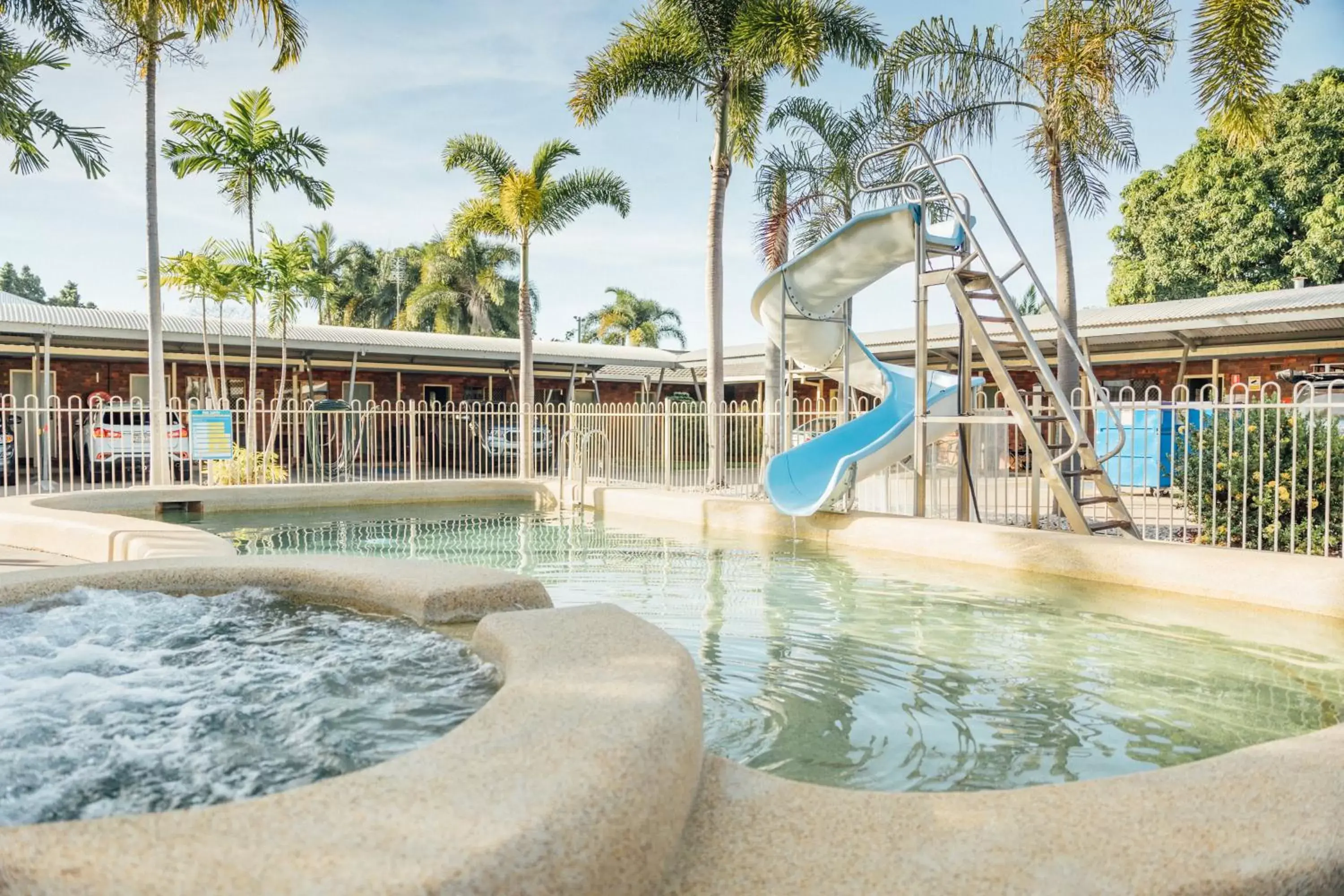 Swimming pool, Water Park in Billabong Lodge Motel